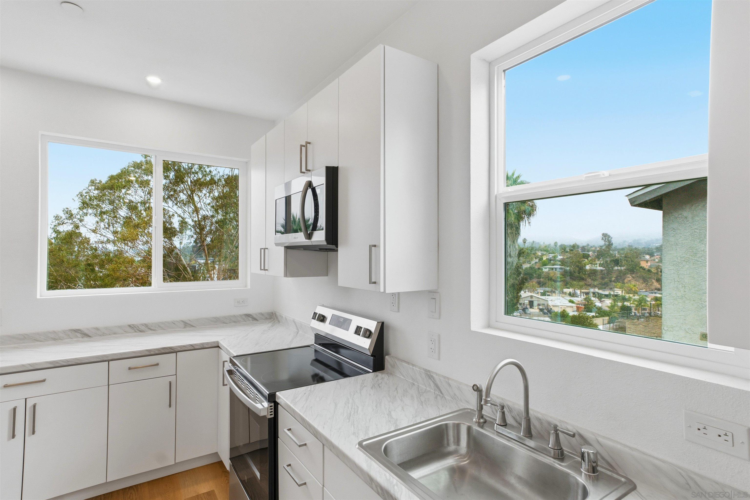 Detail Gallery Image 13 of 70 For 490  Lado De Loma Dr #1-4, Vista,  CA 92083 - – Beds | – Baths