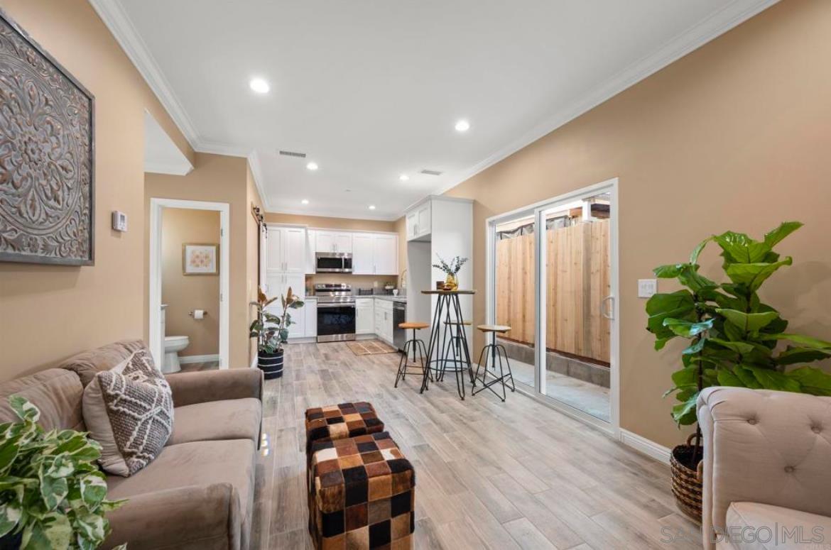 Detail Gallery Image 4 of 20 For 911  Concepcion Ave, Spring Valley,  CA 91977 - 3 Beds | 2/1 Baths