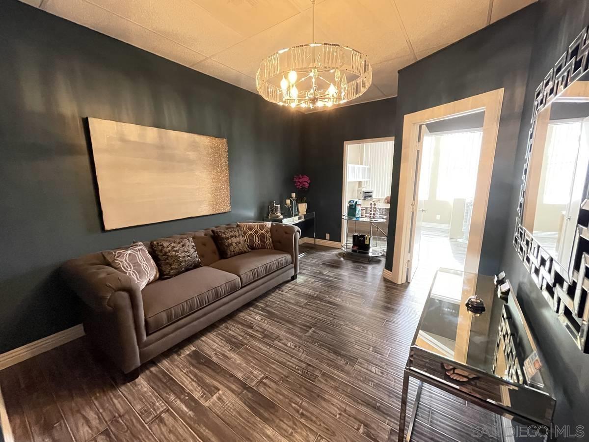 Front Image Thumbnail for SD260008571