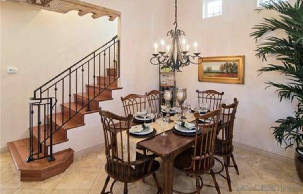 Detail Gallery Image 2 of 9 For 460  Gravilla, La Jolla,  CA 92037 - 3 Beds | 2/1 Baths