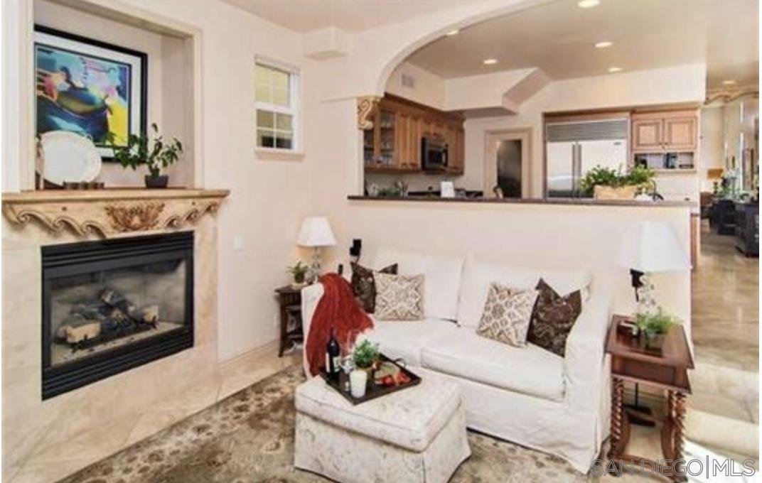 Detail Gallery Image 3 of 9 For 460  Gravilla, La Jolla,  CA 92037 - 3 Beds | 2/1 Baths