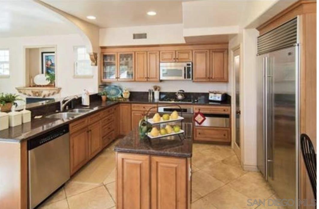 Detail Gallery Image 4 of 9 For 460  Gravilla, La Jolla,  CA 92037 - 3 Beds | 2/1 Baths