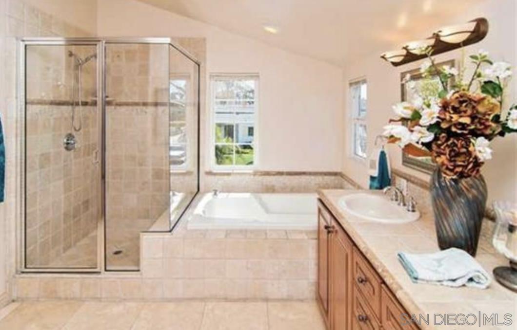 Detail Gallery Image 7 of 9 For 460  Gravilla, La Jolla,  CA 92037 - 3 Beds | 2/1 Baths