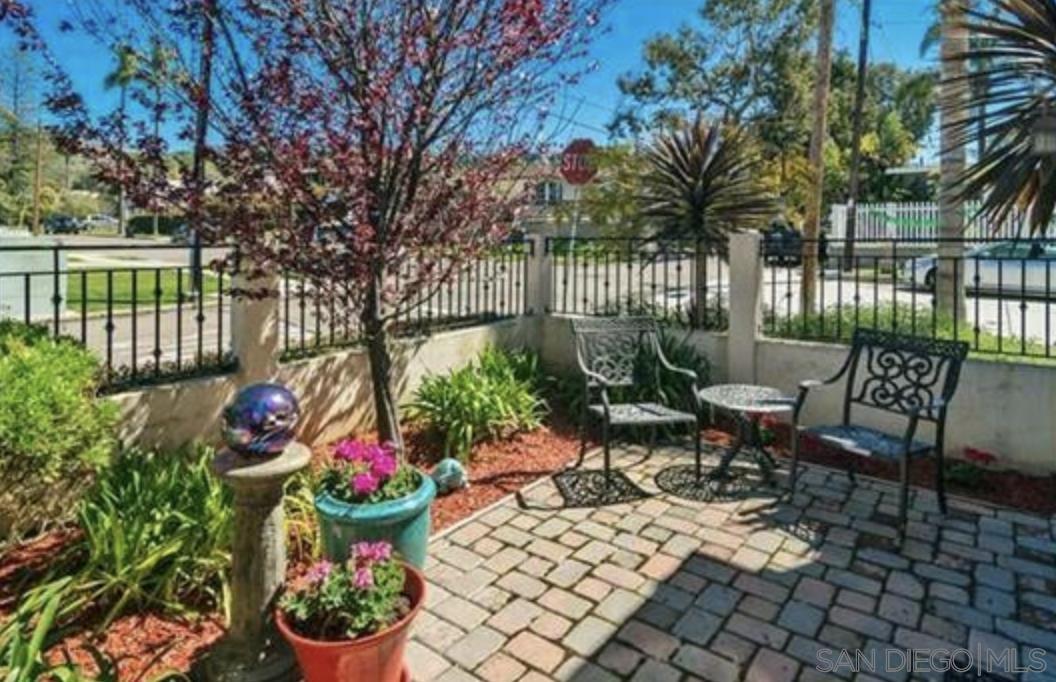 Detail Gallery Image 8 of 9 For 460  Gravilla, La Jolla,  CA 92037 - 3 Beds | 2/1 Baths