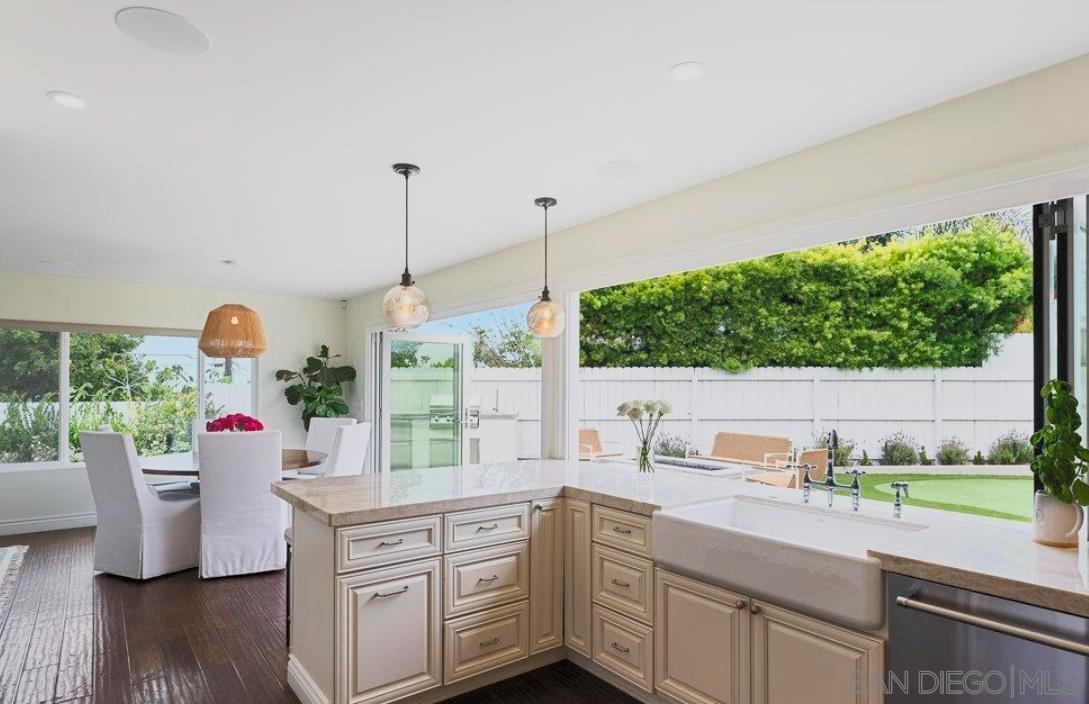 Detail Gallery Image 4 of 11 For 232  S Granados Ave, Solana Beach,  CA 92075 - 4 Beds | 2 Baths