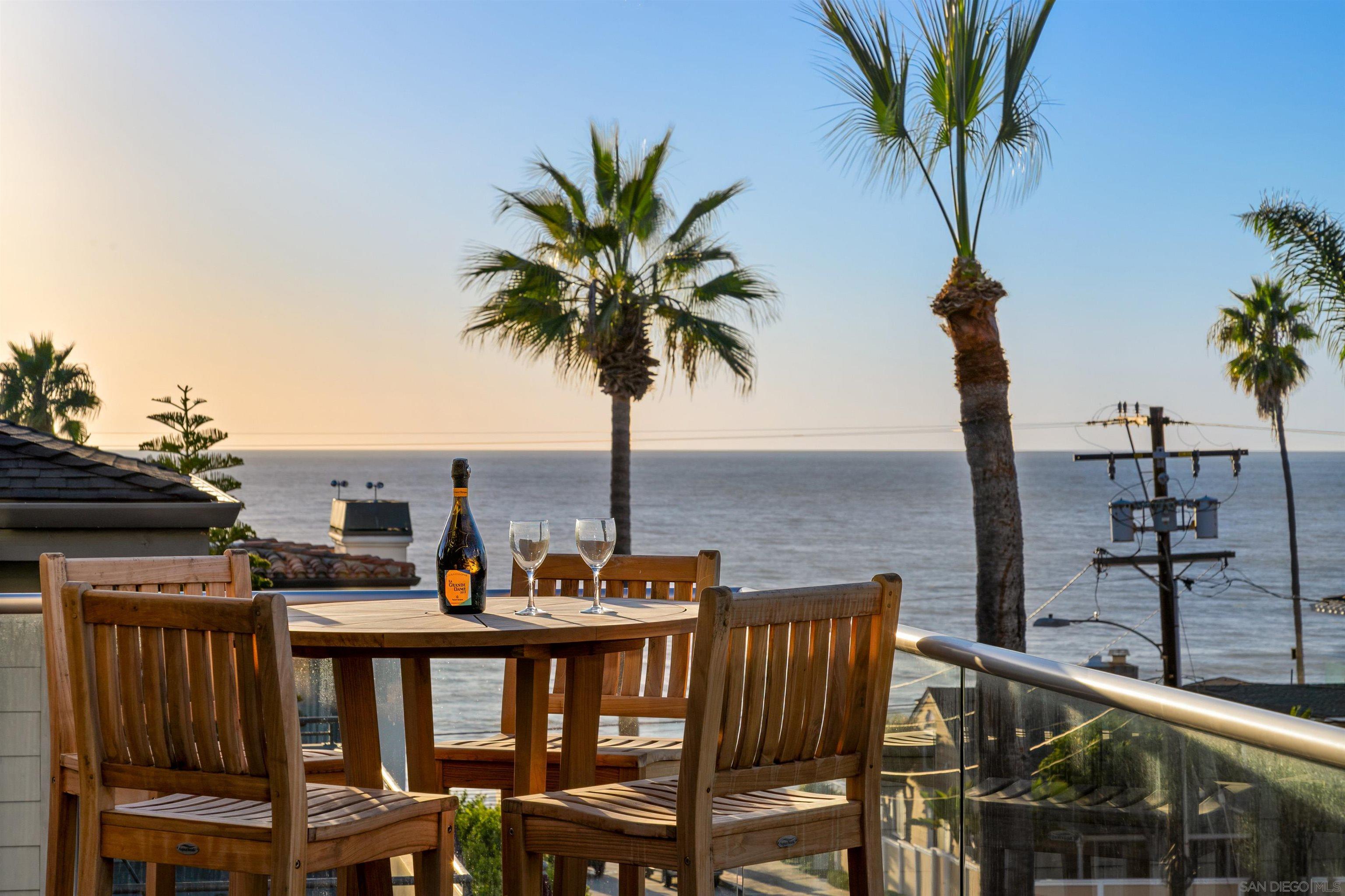 Detail Gallery Image 2 of 34 For 253  Gravilla Street, La Jolla,  CA 92037 - 3 Beds | 2/1 Baths