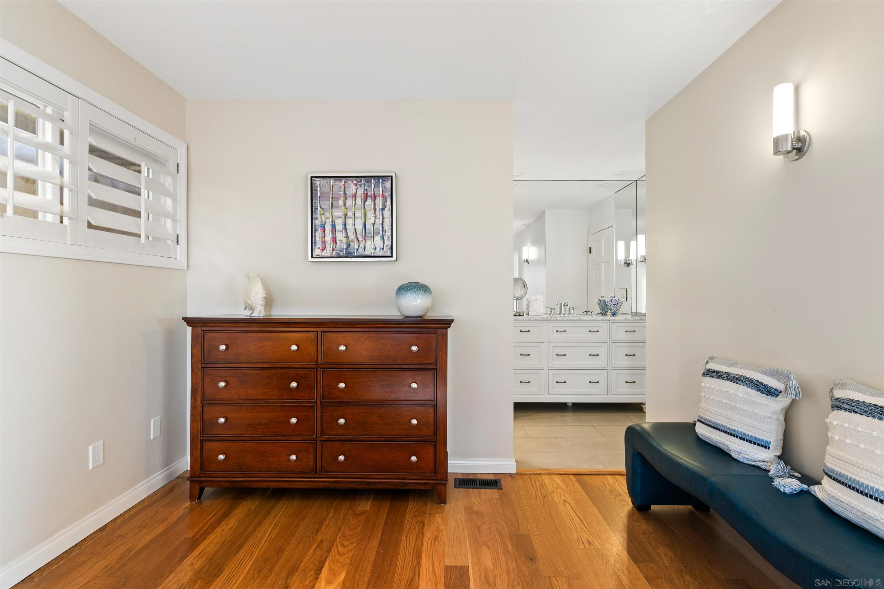 Detail Gallery Image 12 of 34 For 253  Gravilla Street, La Jolla,  CA 92037 - 3 Beds | 2/1 Baths