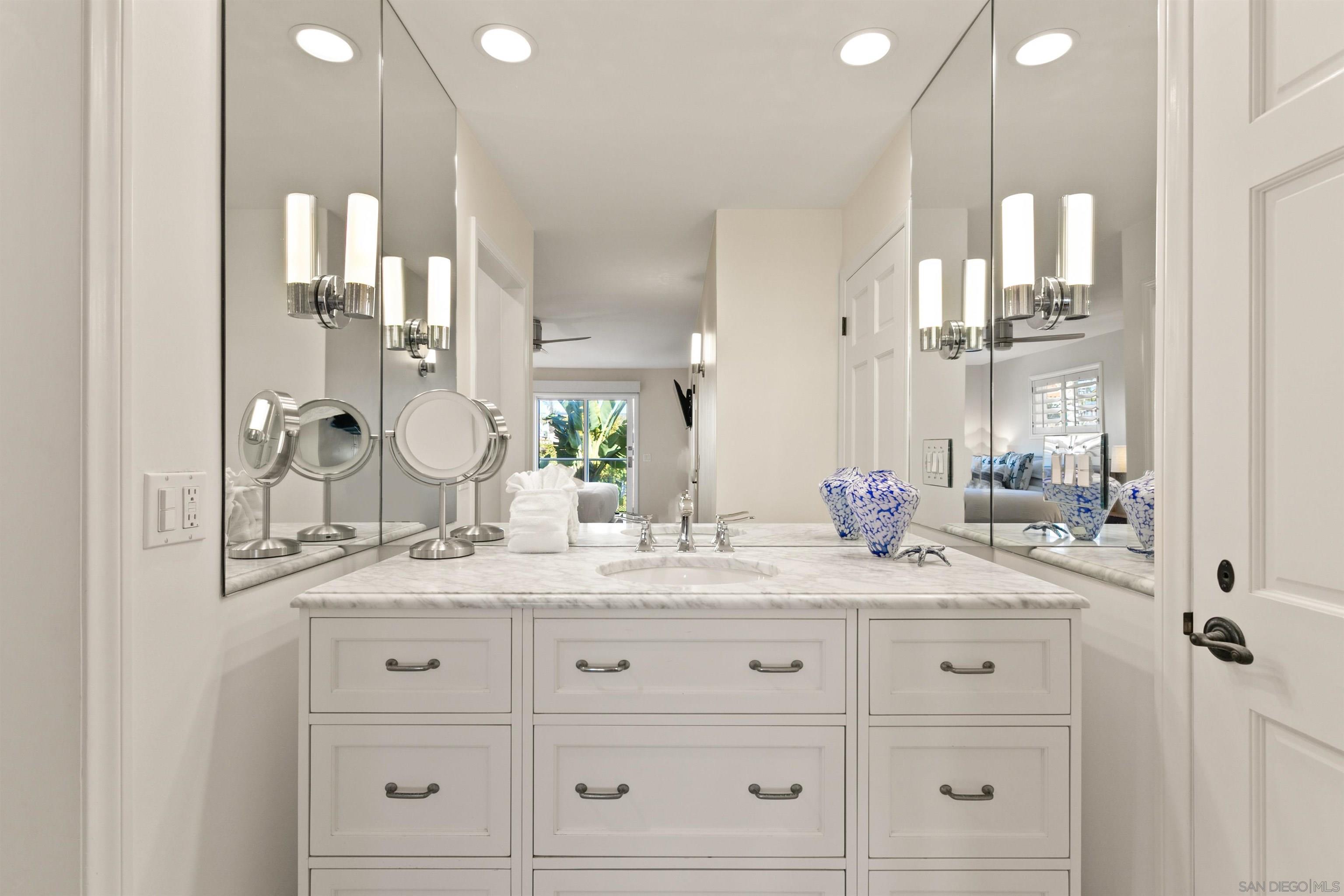 Detail Gallery Image 15 of 34 For 253  Gravilla Street, La Jolla,  CA 92037 - 3 Beds | 2/1 Baths