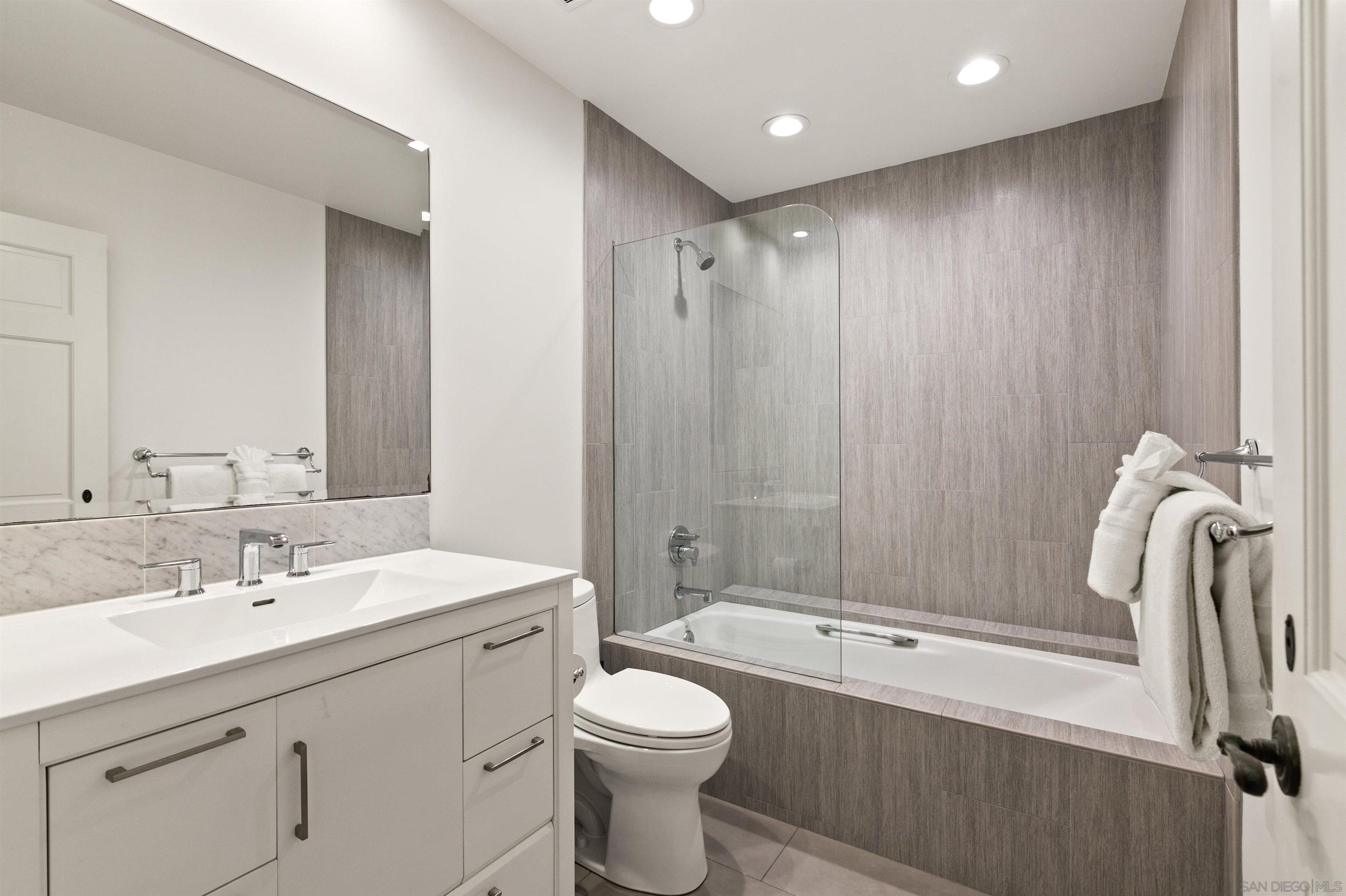 Detail Gallery Image 20 of 34 For 253  Gravilla Street, La Jolla,  CA 92037 - 3 Beds | 2/1 Baths