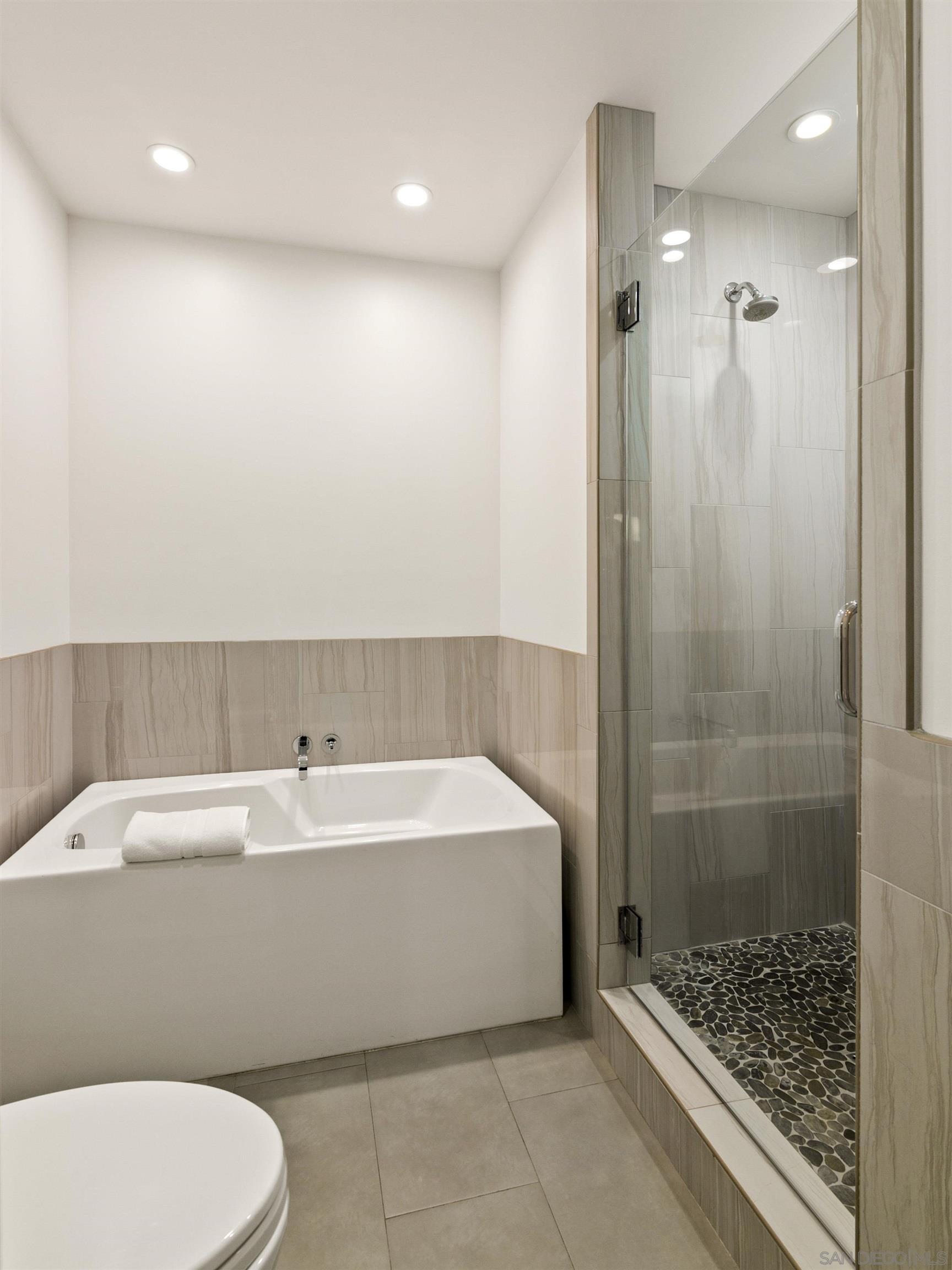 Detail Gallery Image 22 of 34 For 253  Gravilla Street, La Jolla,  CA 92037 - 3 Beds | 2/1 Baths