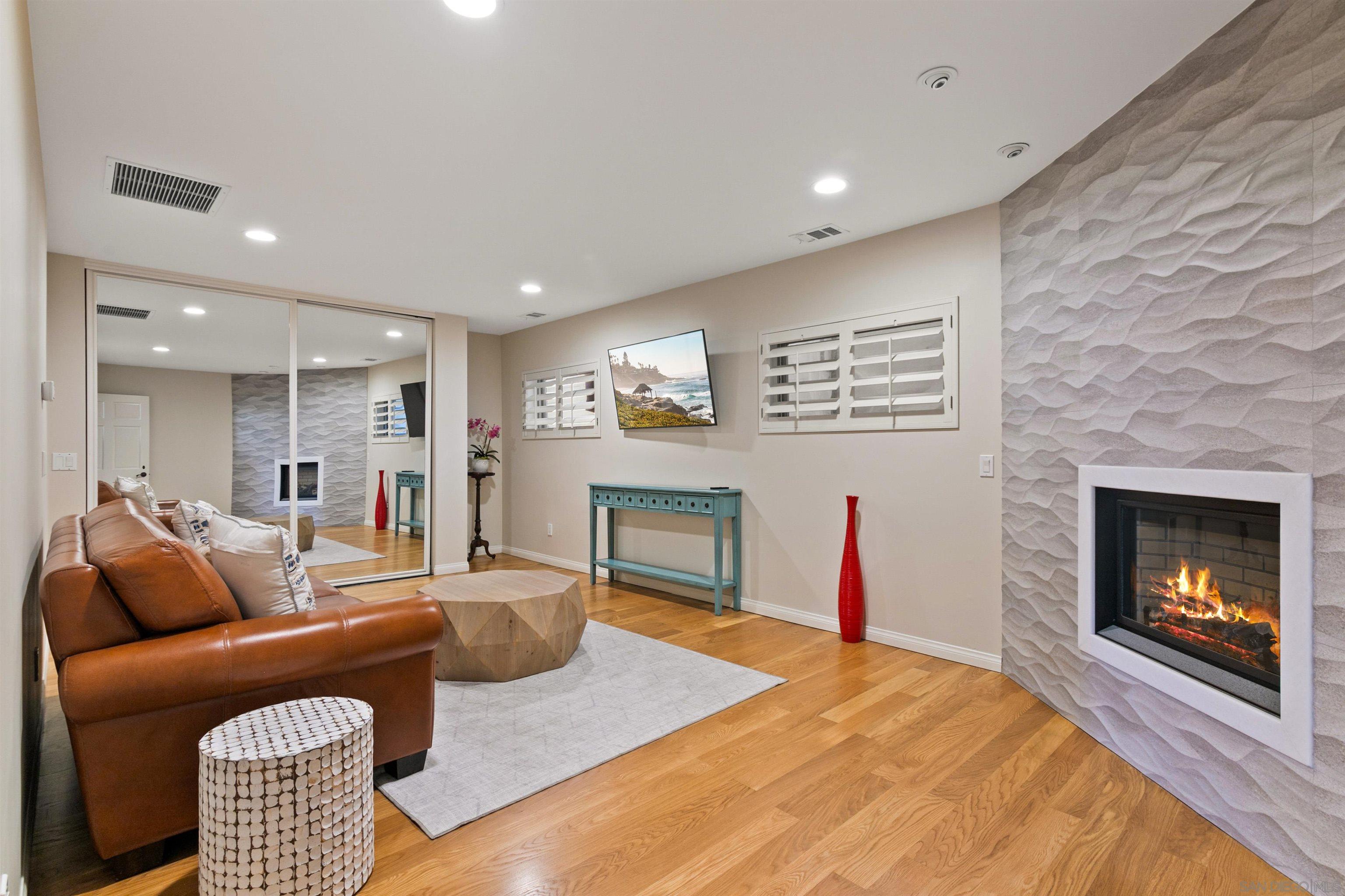 Detail Gallery Image 23 of 34 For 253  Gravilla Street, La Jolla,  CA 92037 - 3 Beds | 2/1 Baths