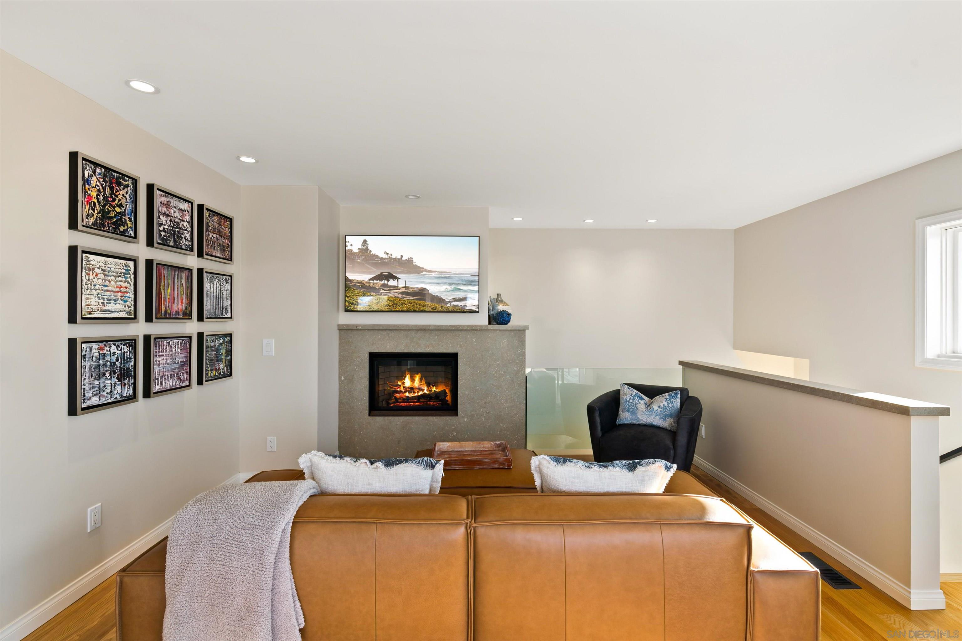 Detail Gallery Image 4 of 34 For 253  Gravilla Street, La Jolla,  CA 92037 - 3 Beds | 2/1 Baths