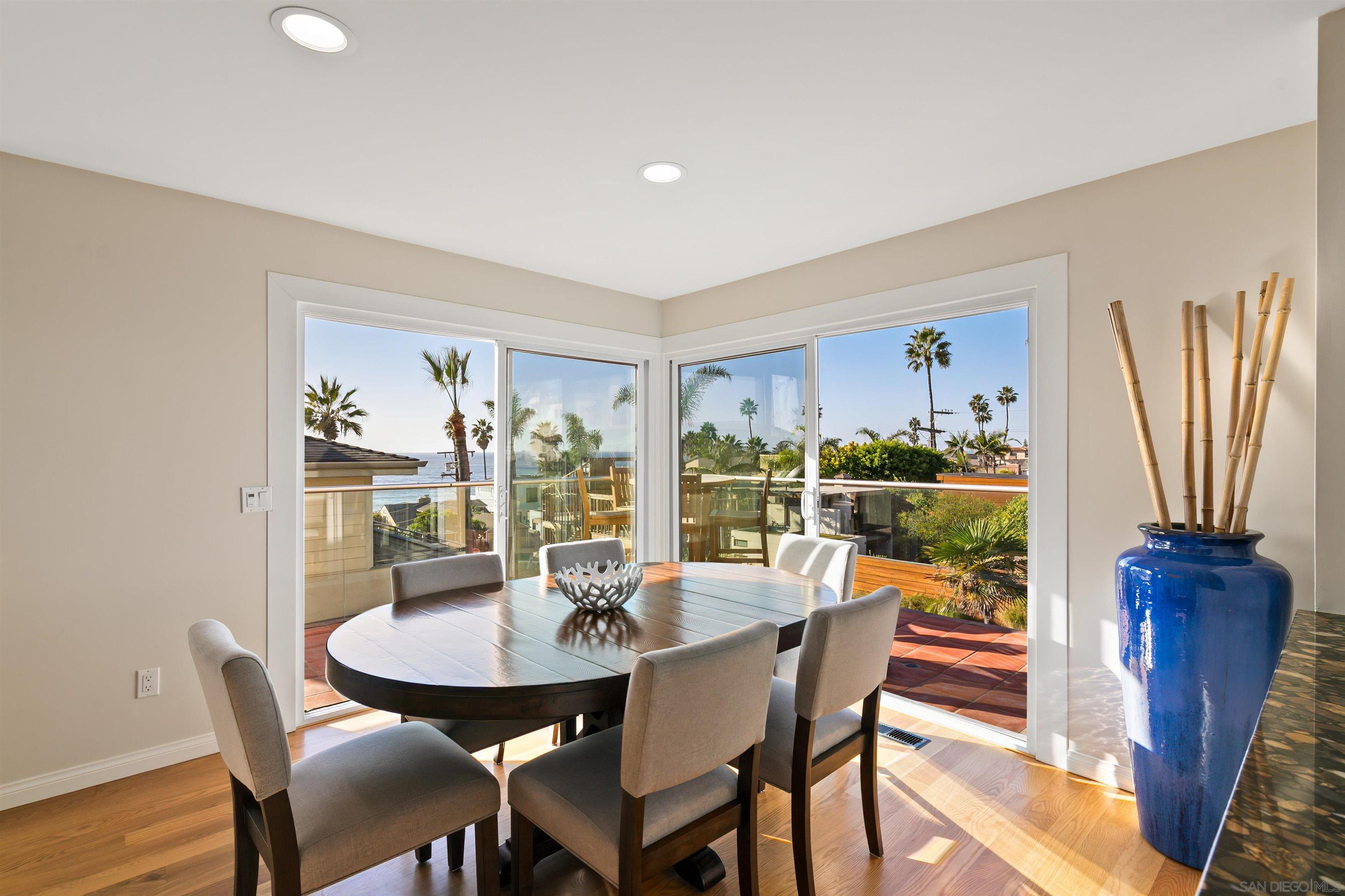 Detail Gallery Image 7 of 34 For 253  Gravilla Street, La Jolla,  CA 92037 - 3 Beds | 2/1 Baths