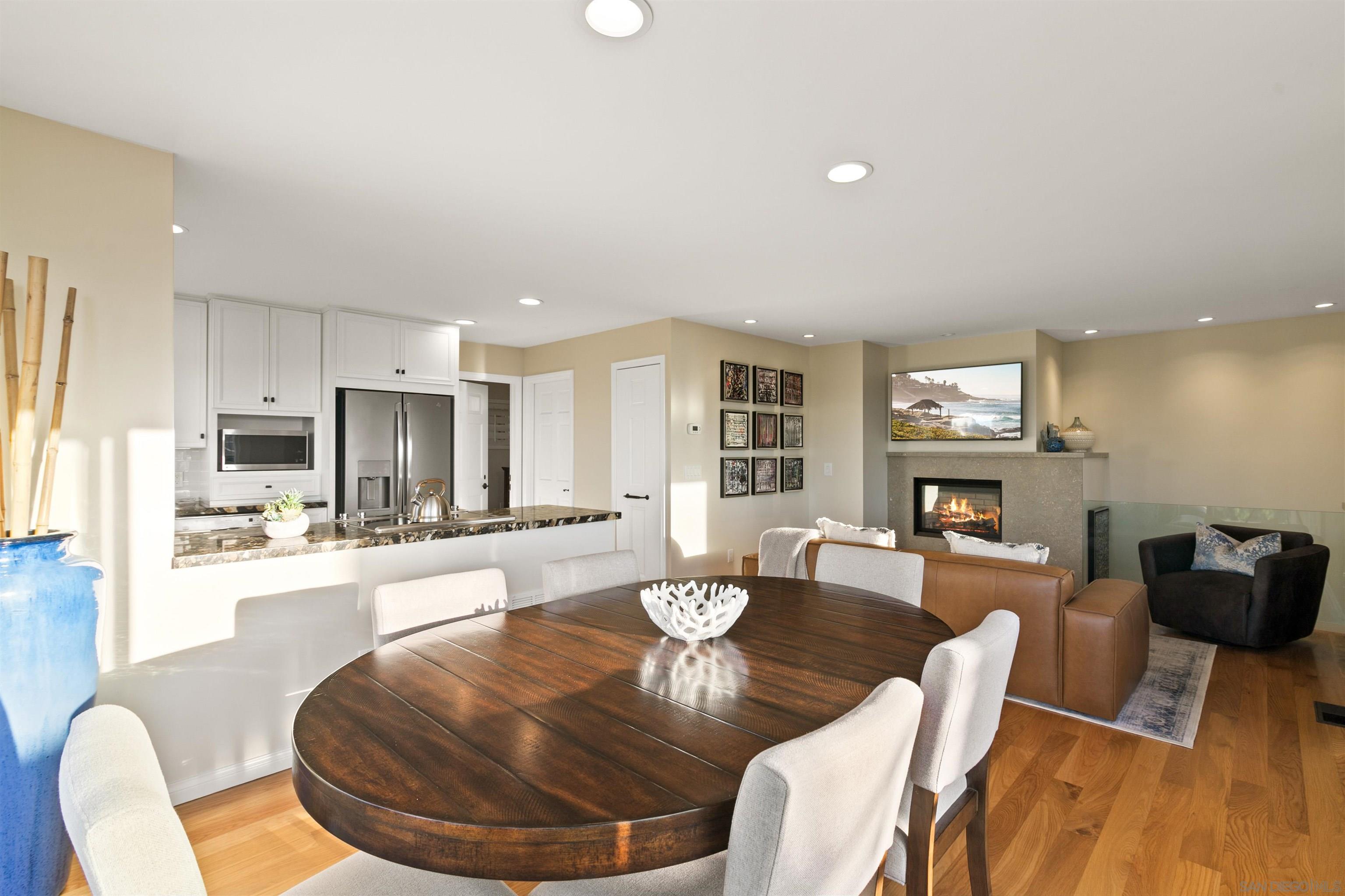 Detail Gallery Image 9 of 34 For 253  Gravilla Street, La Jolla,  CA 92037 - 3 Beds | 2/1 Baths