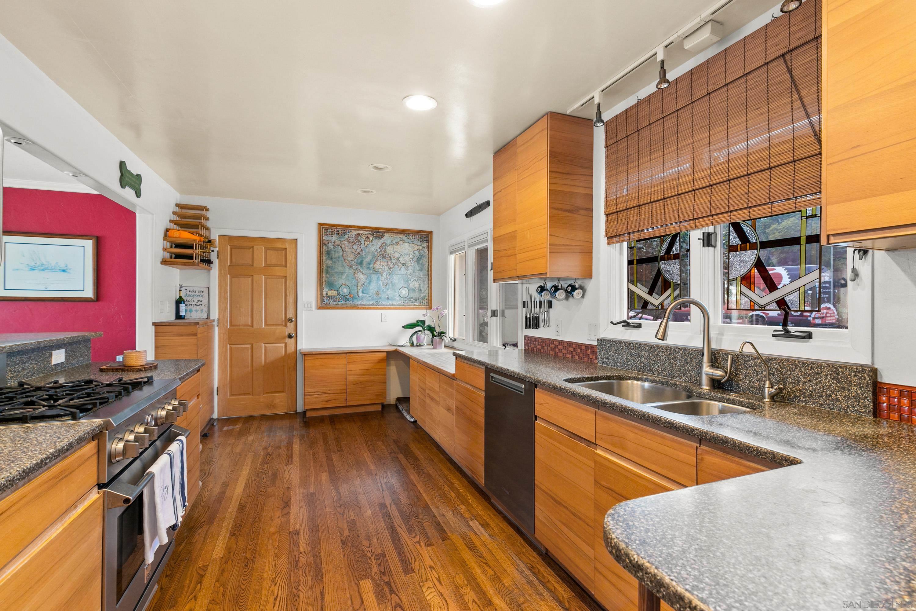 Detail Gallery Image 14 of 50 For 541  Tarento Dr, San Diego,  CA 92106 - 3 Beds | 2 Baths