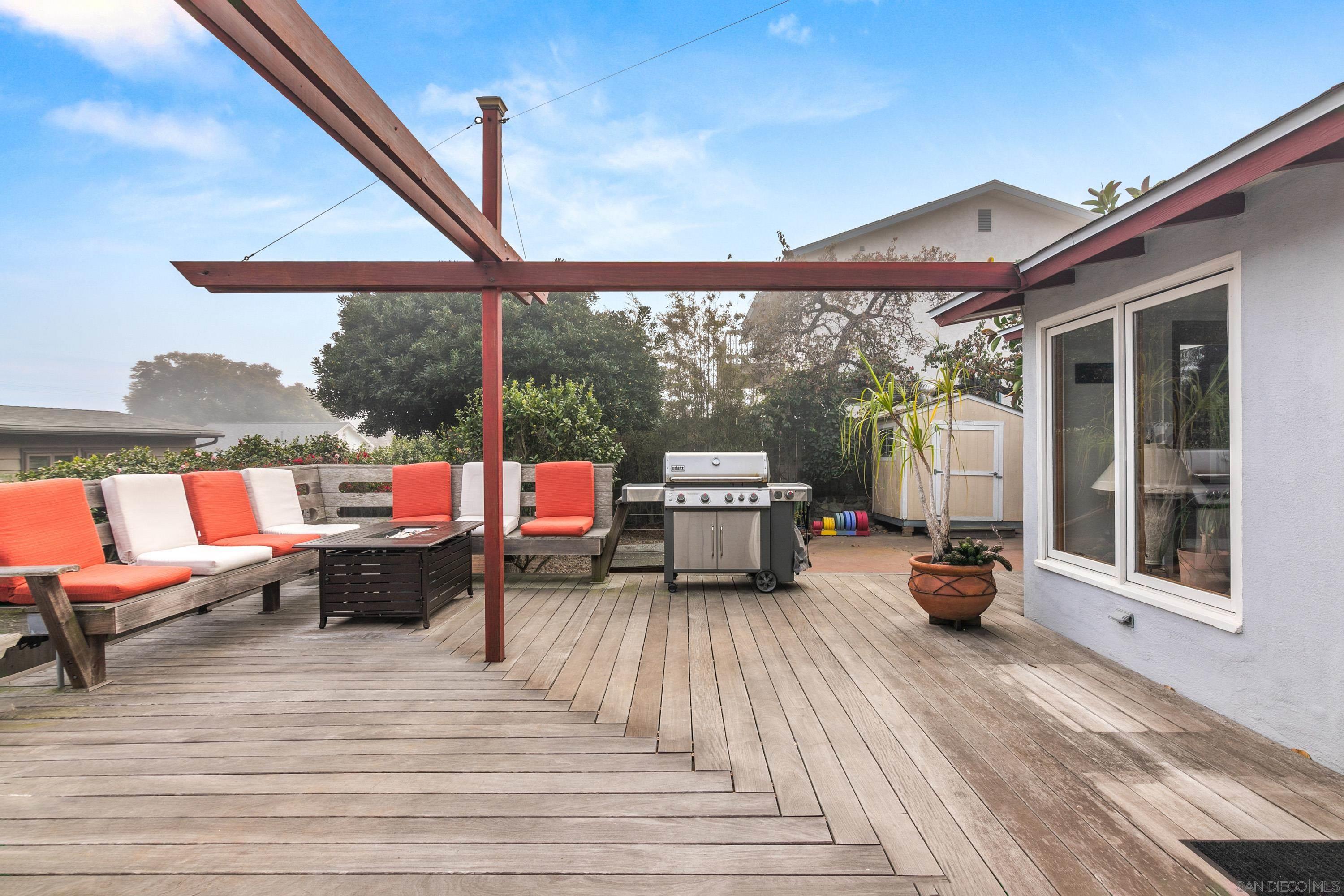 Detail Gallery Image 7 of 50 For 541  Tarento Dr, San Diego,  CA 92106 - 3 Beds | 2 Baths