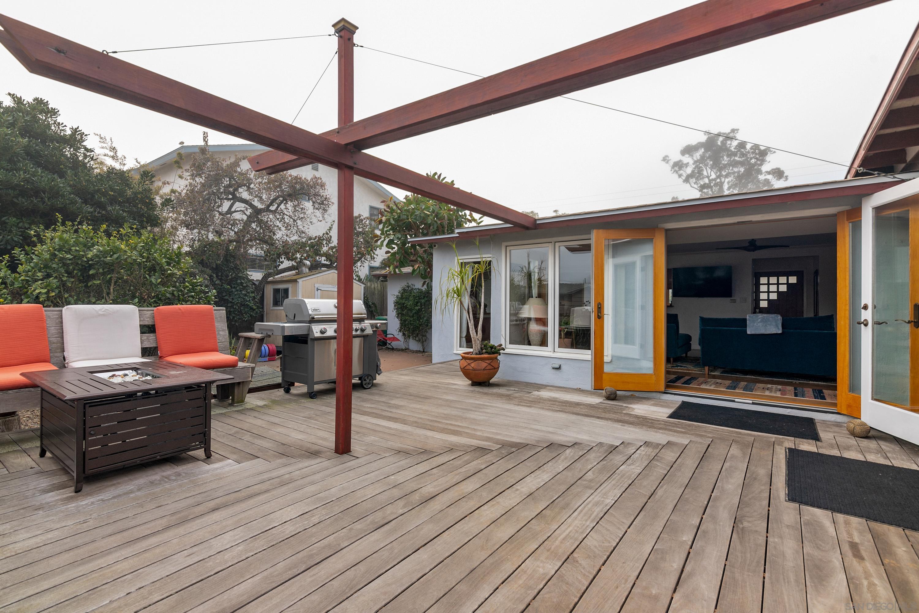 Detail Gallery Image 9 of 50 For 541  Tarento Dr, San Diego,  CA 92106 - 3 Beds | 2 Baths