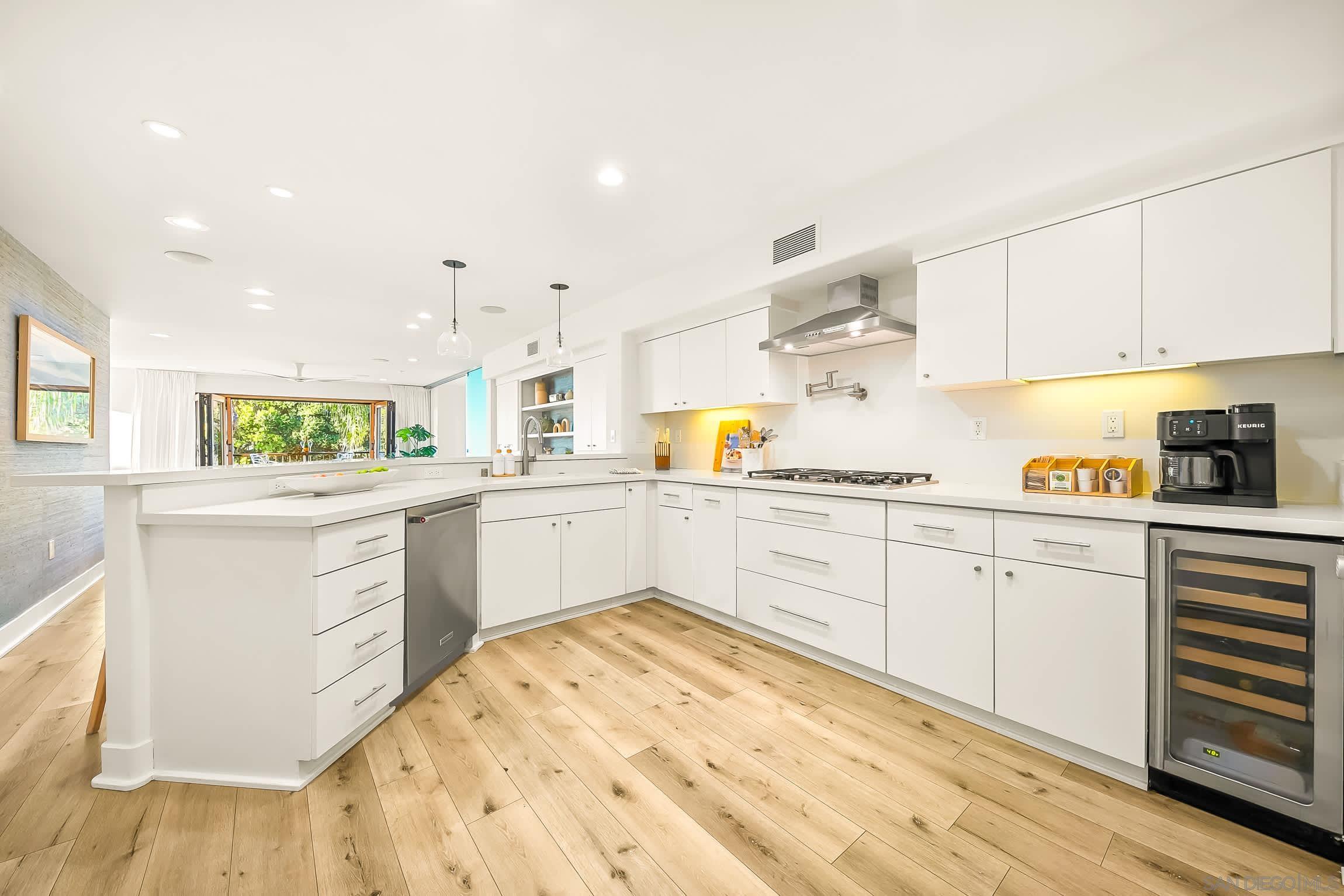 Detail Gallery Image 23 of 52 For 229  Bonair St, La Jolla,  CA 92037 - 2 Beds | 2 Baths