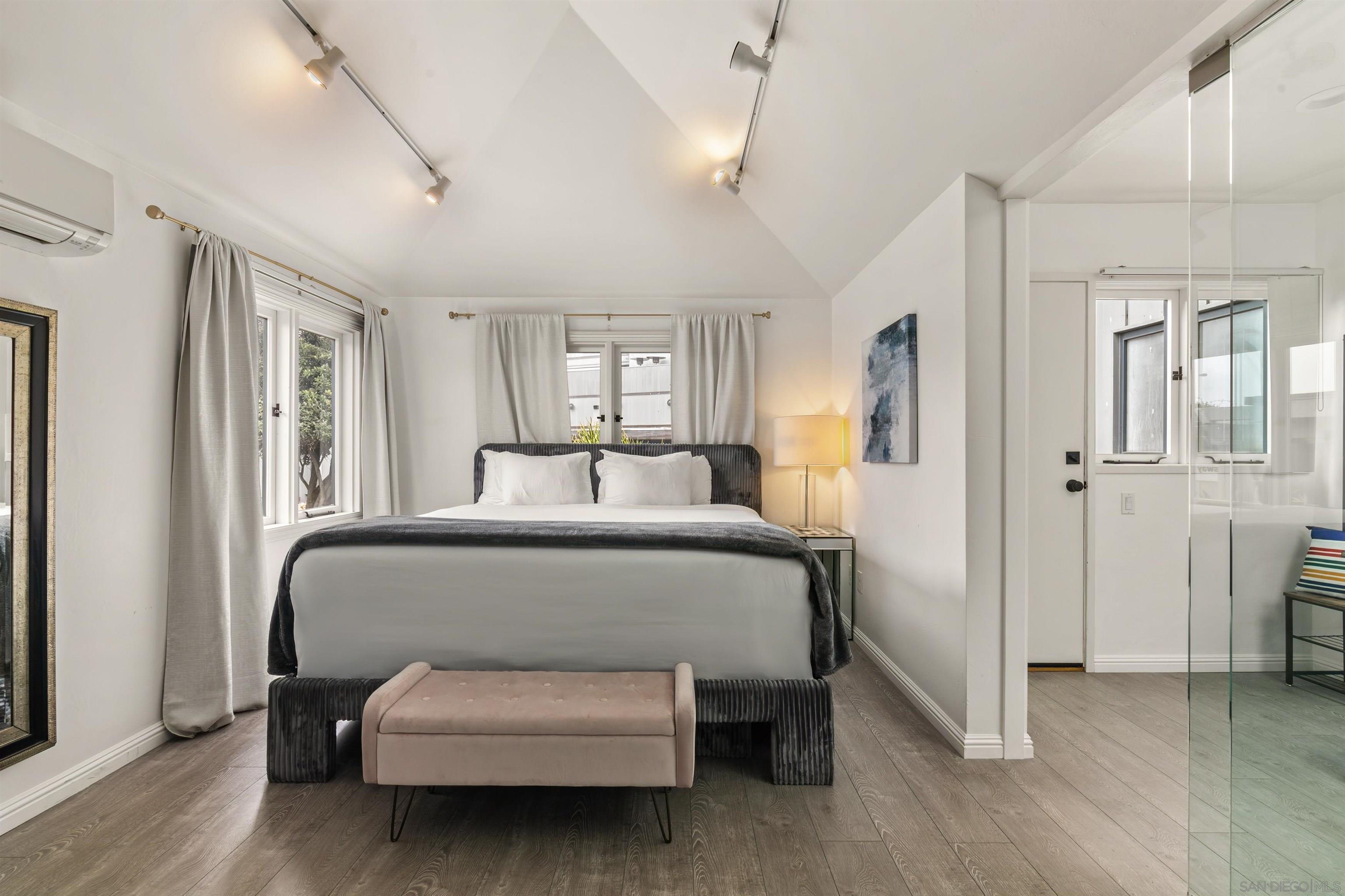 Front Image Thumbnail for SD260008721