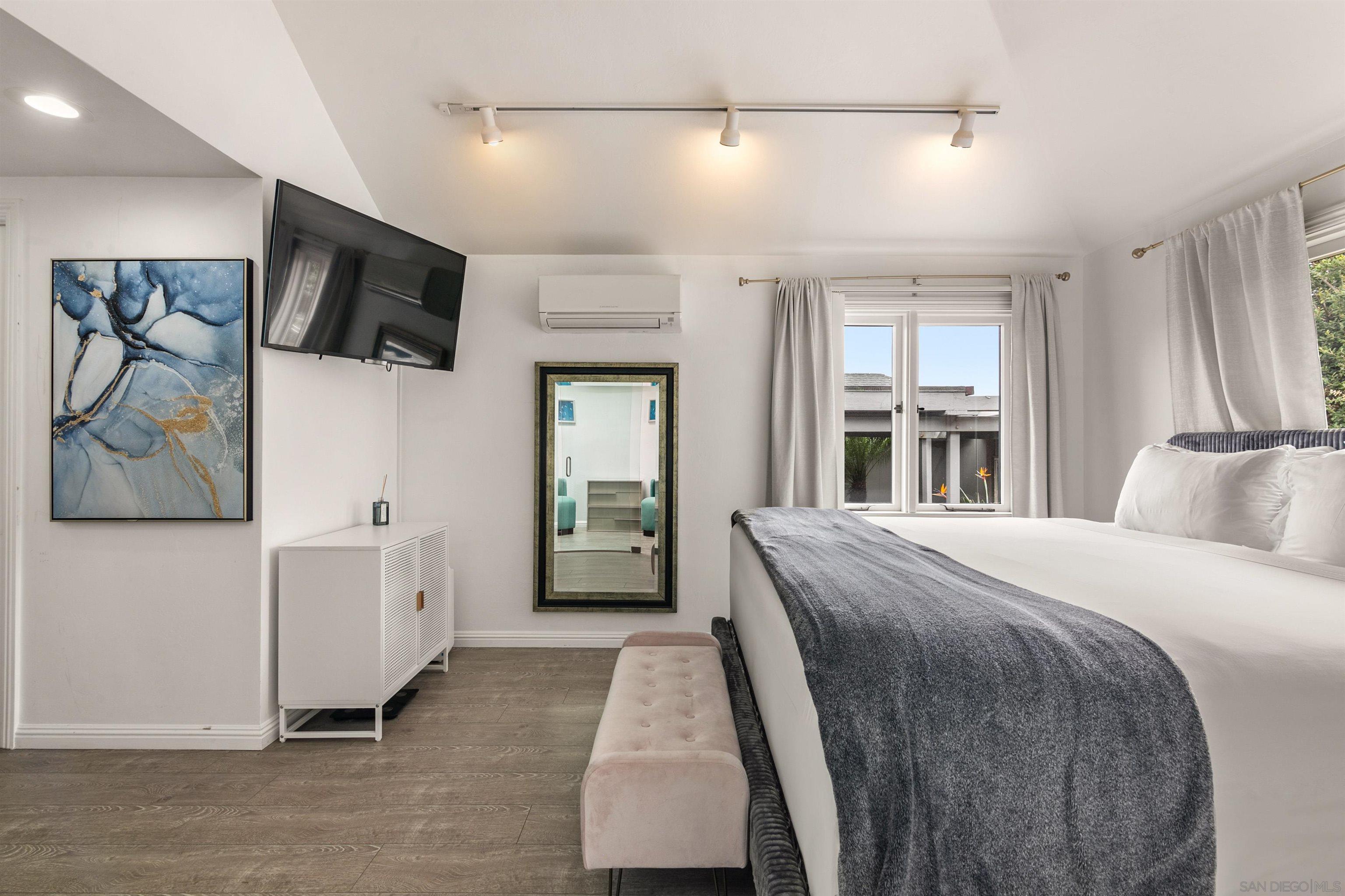 Detail Gallery Image 3 of 10 For 1264.5  Prospect Street, La Jolla,  CA 92037 - 0 Beds | 1 Baths