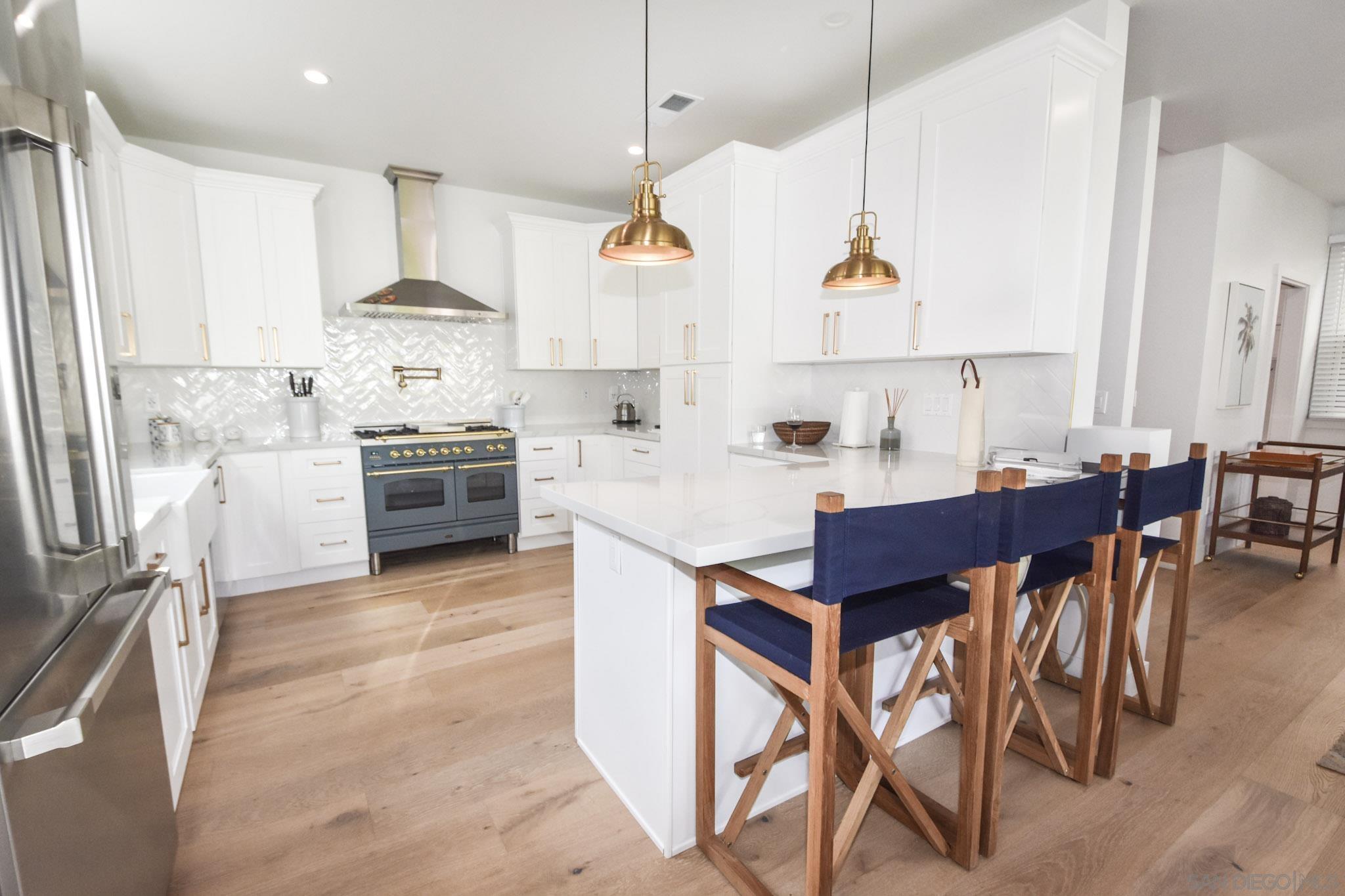 Detail Gallery Image 11 of 35 For 924  D Ave, Coronado,  CA 92118 - 5 Beds | 3 Baths