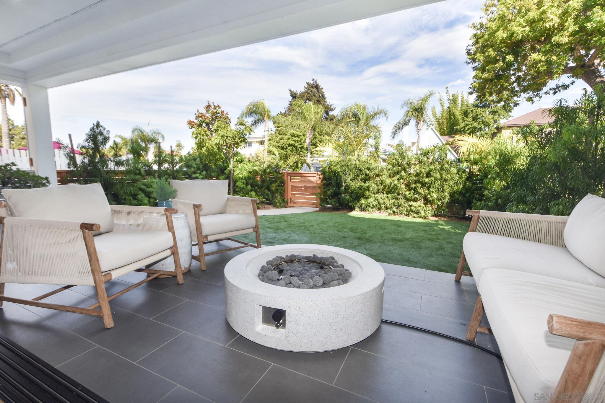 Detail Gallery Image 13 of 35 For 924  D Ave, Coronado,  CA 92118 - 5 Beds | 3 Baths