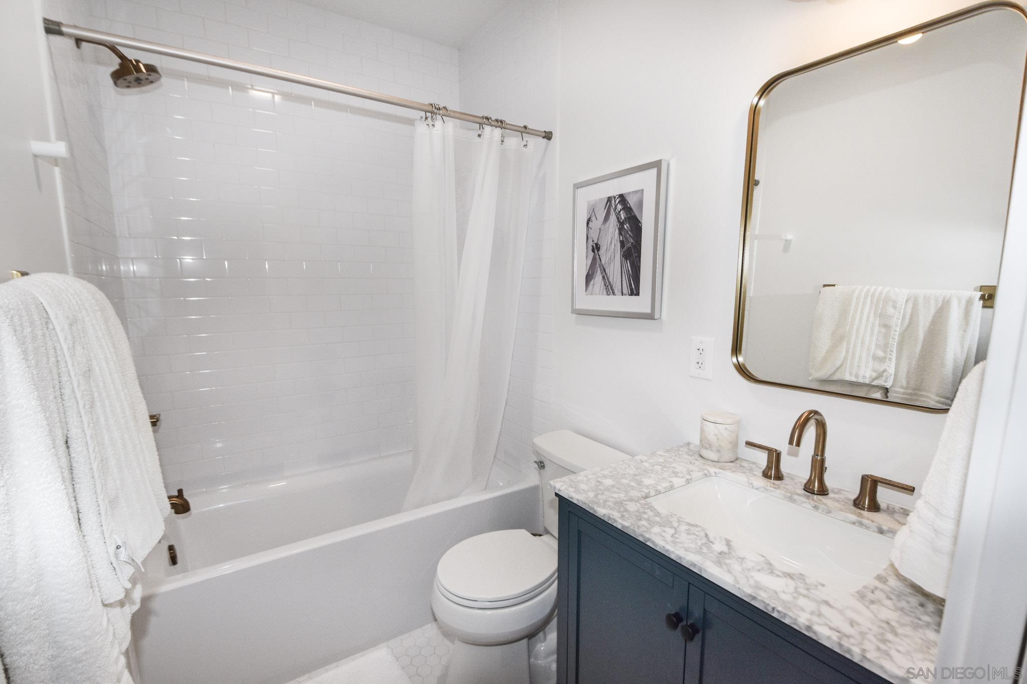 Detail Gallery Image 16 of 35 For 924  D Ave, Coronado,  CA 92118 - 5 Beds | 3 Baths