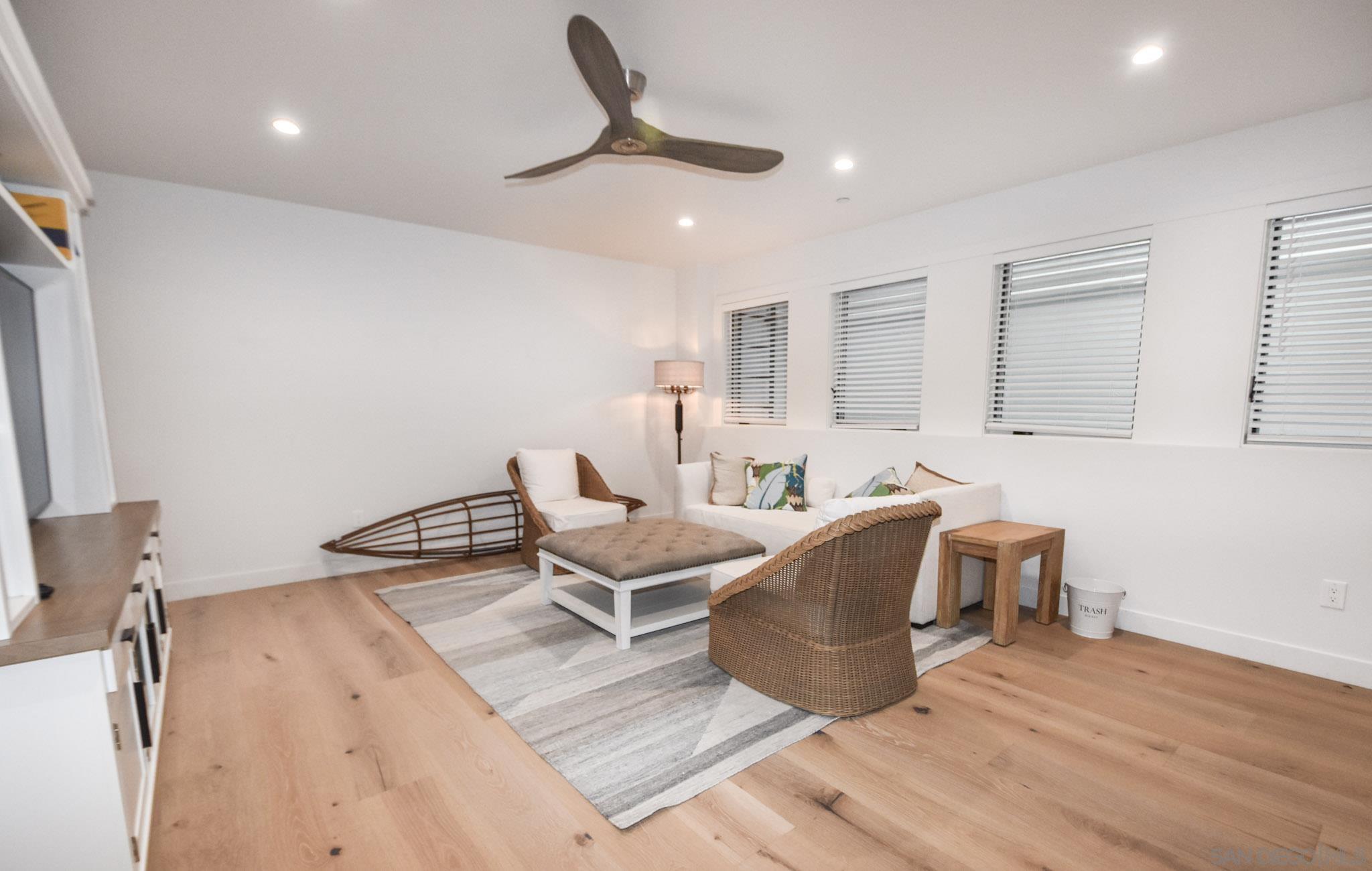 Detail Gallery Image 17 of 35 For 924  D Ave, Coronado,  CA 92118 - 5 Beds | 3 Baths