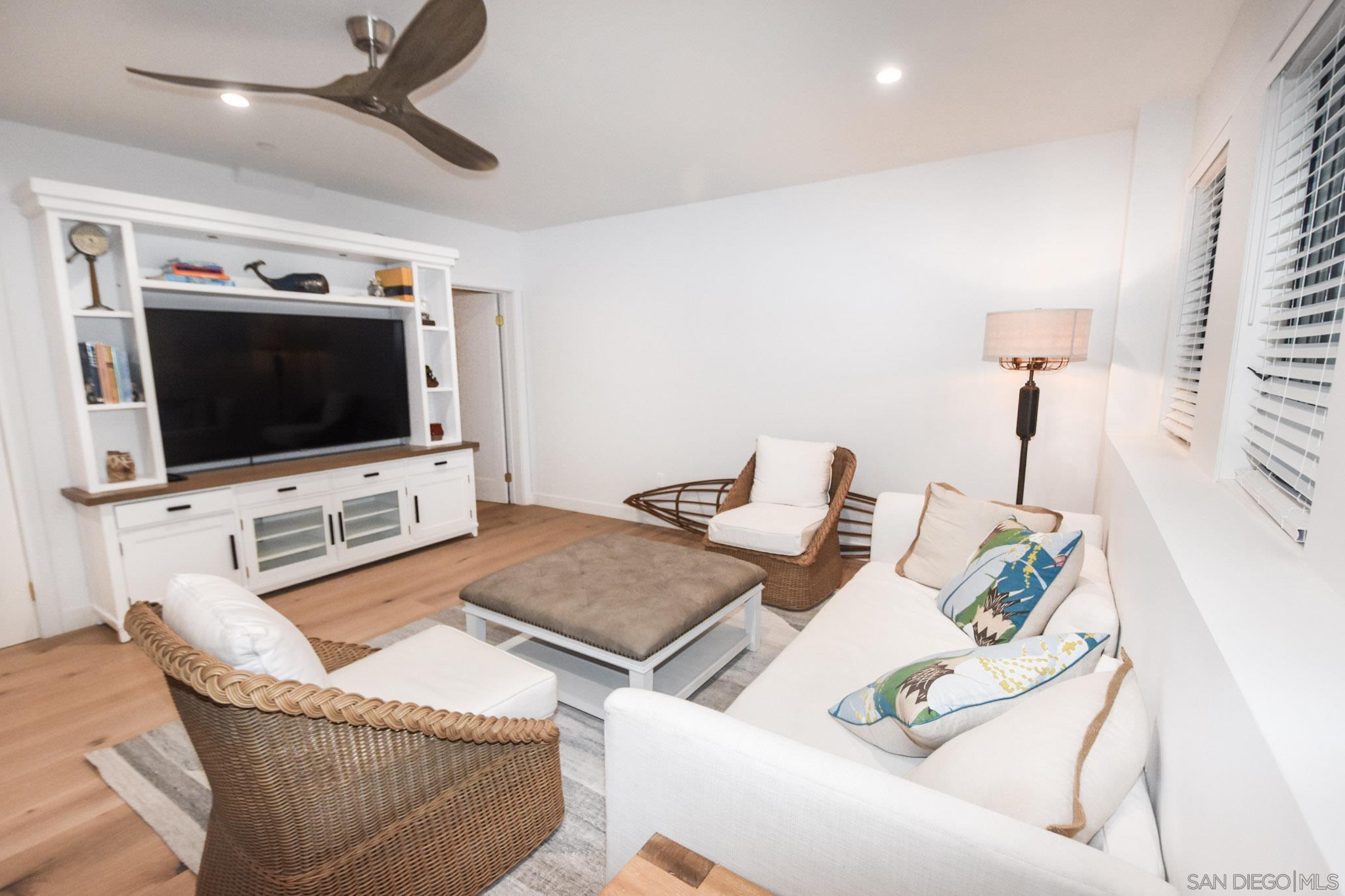 Detail Gallery Image 18 of 35 For 924  D Ave, Coronado,  CA 92118 - 5 Beds | 3 Baths