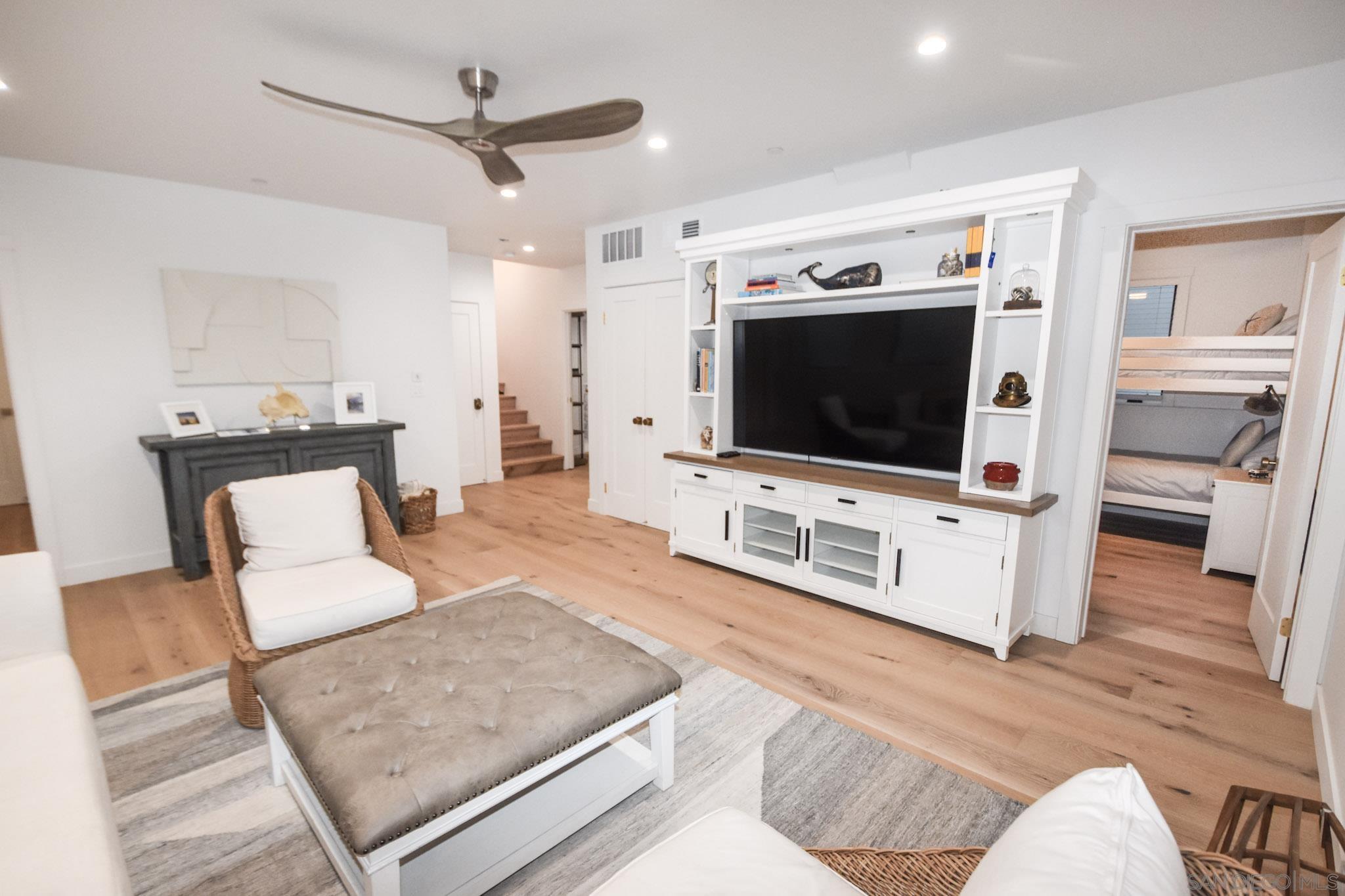 Detail Gallery Image 19 of 35 For 924  D Ave, Coronado,  CA 92118 - 5 Beds | 3 Baths