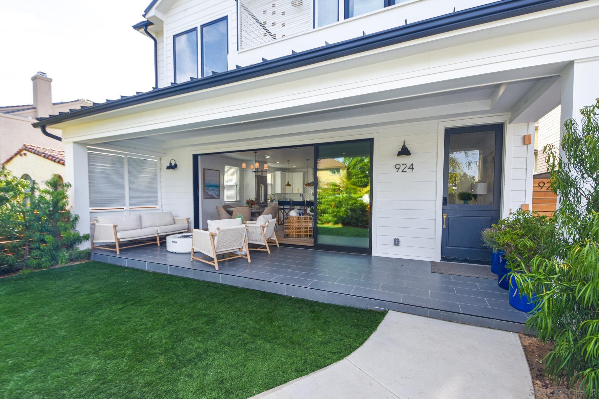 Detail Gallery Image 3 of 35 For 924  D Ave, Coronado,  CA 92118 - 5 Beds | 3 Baths