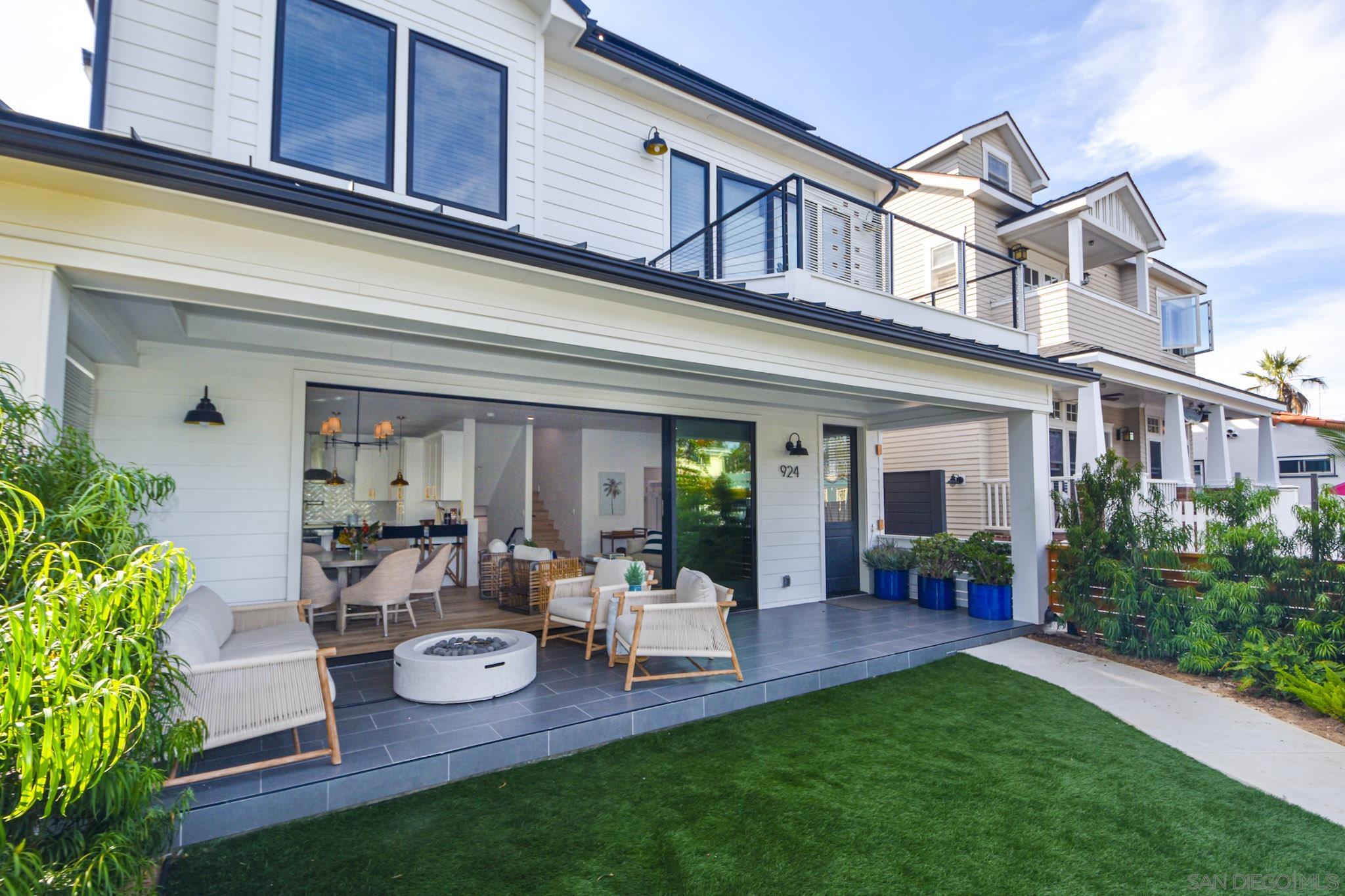 Detail Gallery Image 4 of 35 For 924  D Ave, Coronado,  CA 92118 - 5 Beds | 3 Baths