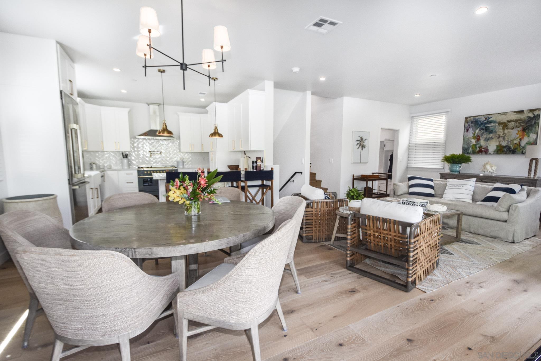 Detail Gallery Image 5 of 35 For 924  D Ave, Coronado,  CA 92118 - 5 Beds | 3 Baths