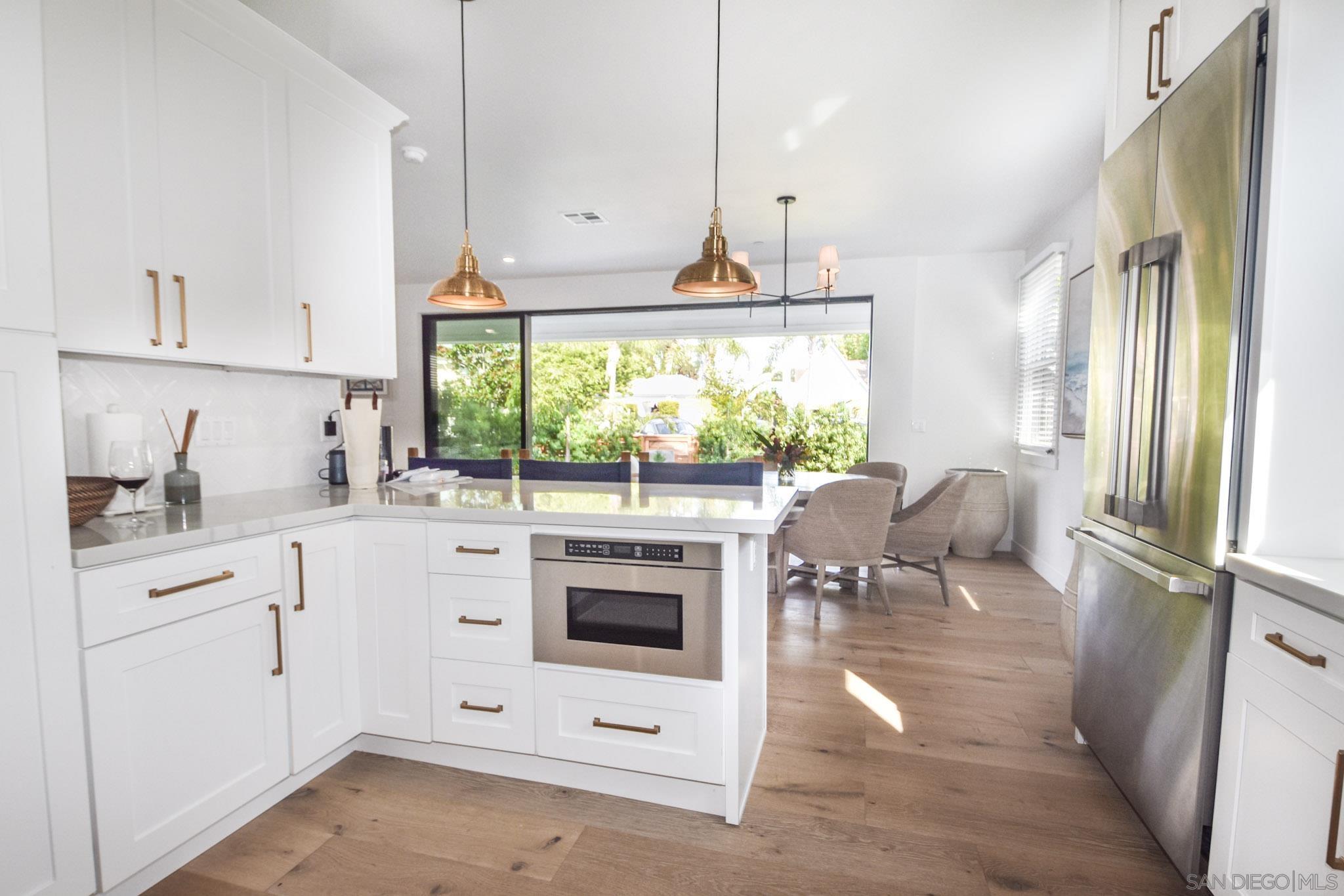 Detail Gallery Image 10 of 35 For 924  D Ave, Coronado,  CA 92118 - 5 Beds | 3 Baths