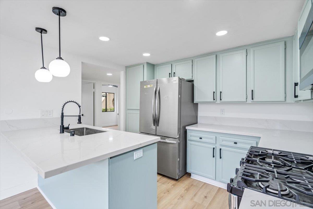 Detail Gallery Image 12 of 49 For 345 N Melrose Dr  #C,  Vista,  CA 92083 - 3 Beds | 2 Baths