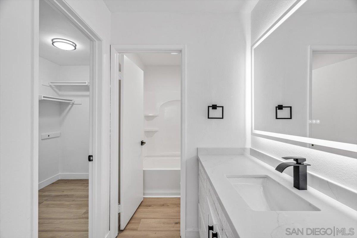 Detail Gallery Image 24 of 49 For 345 N Melrose Dr  #C,  Vista,  CA 92083 - 3 Beds | 2 Baths