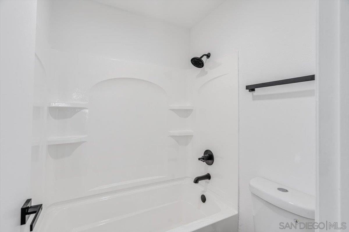 Detail Gallery Image 26 of 49 For 345 N Melrose Dr  #C,  Vista,  CA 92083 - 3 Beds | 2 Baths