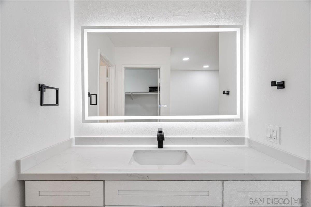 Detail Gallery Image 27 of 49 For 345 N Melrose Dr  #C,  Vista,  CA 92083 - 3 Beds | 2 Baths