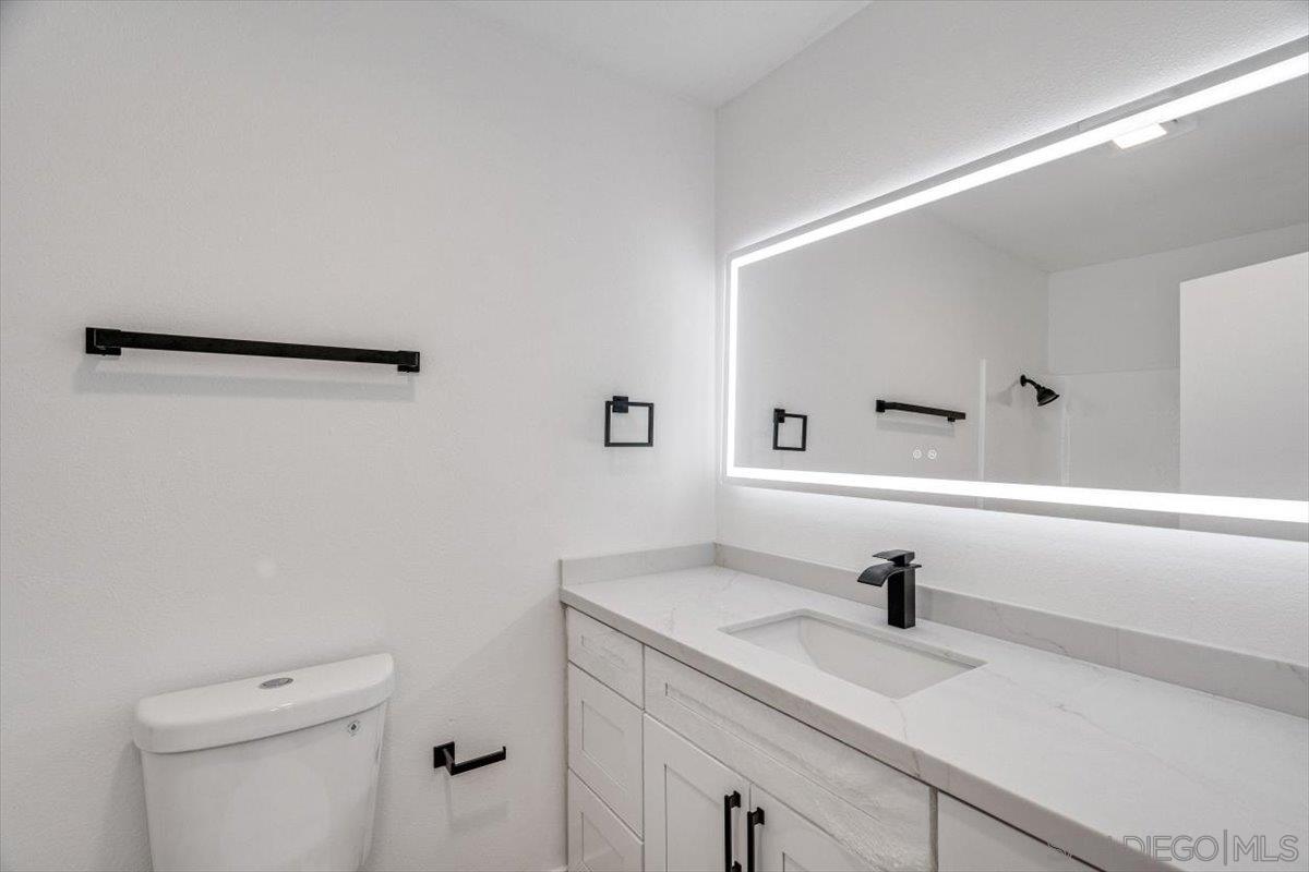 Detail Gallery Image 30 of 49 For 345 N Melrose Dr  #C,  Vista,  CA 92083 - 3 Beds | 2 Baths