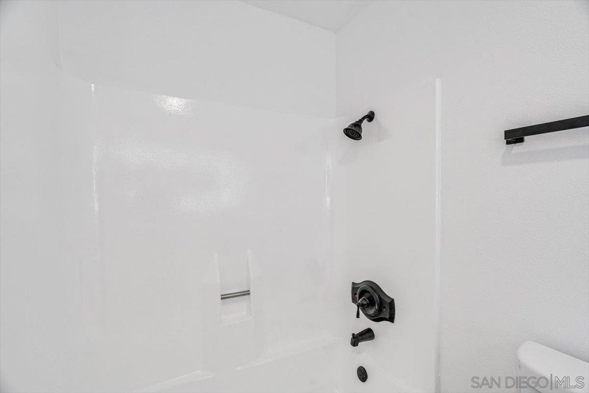Detail Gallery Image 31 of 49 For 345 N Melrose Dr  #C,  Vista,  CA 92083 - 3 Beds | 2 Baths