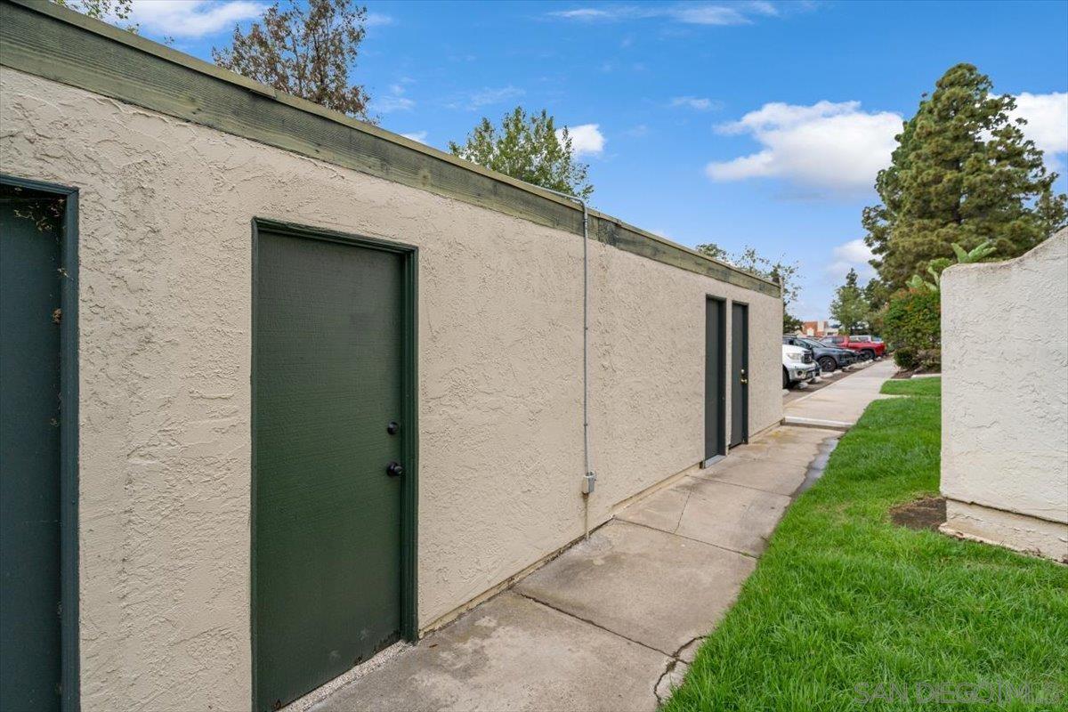 Detail Gallery Image 37 of 49 For 345 N Melrose Dr  #C,  Vista,  CA 92083 - 3 Beds | 2 Baths