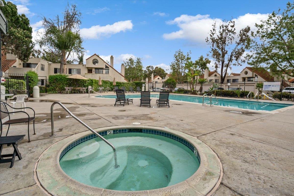 Detail Gallery Image 40 of 49 For 345 N Melrose Dr  #C,  Vista,  CA 92083 - 3 Beds | 2 Baths