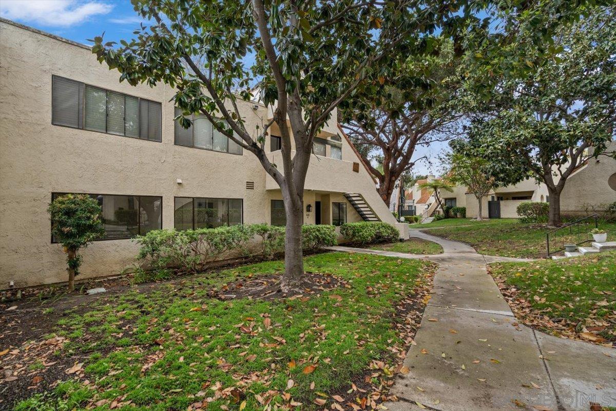 Detail Gallery Image 5 of 49 For 345 N Melrose Dr  #C,  Vista,  CA 92083 - 3 Beds | 2 Baths