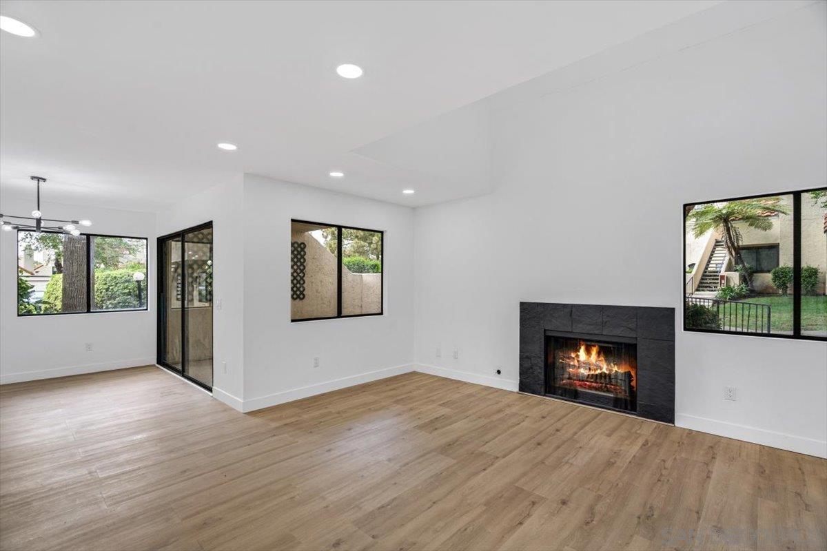 Detail Gallery Image 6 of 49 For 345 N Melrose Dr  #C,  Vista,  CA 92083 - 3 Beds | 2 Baths