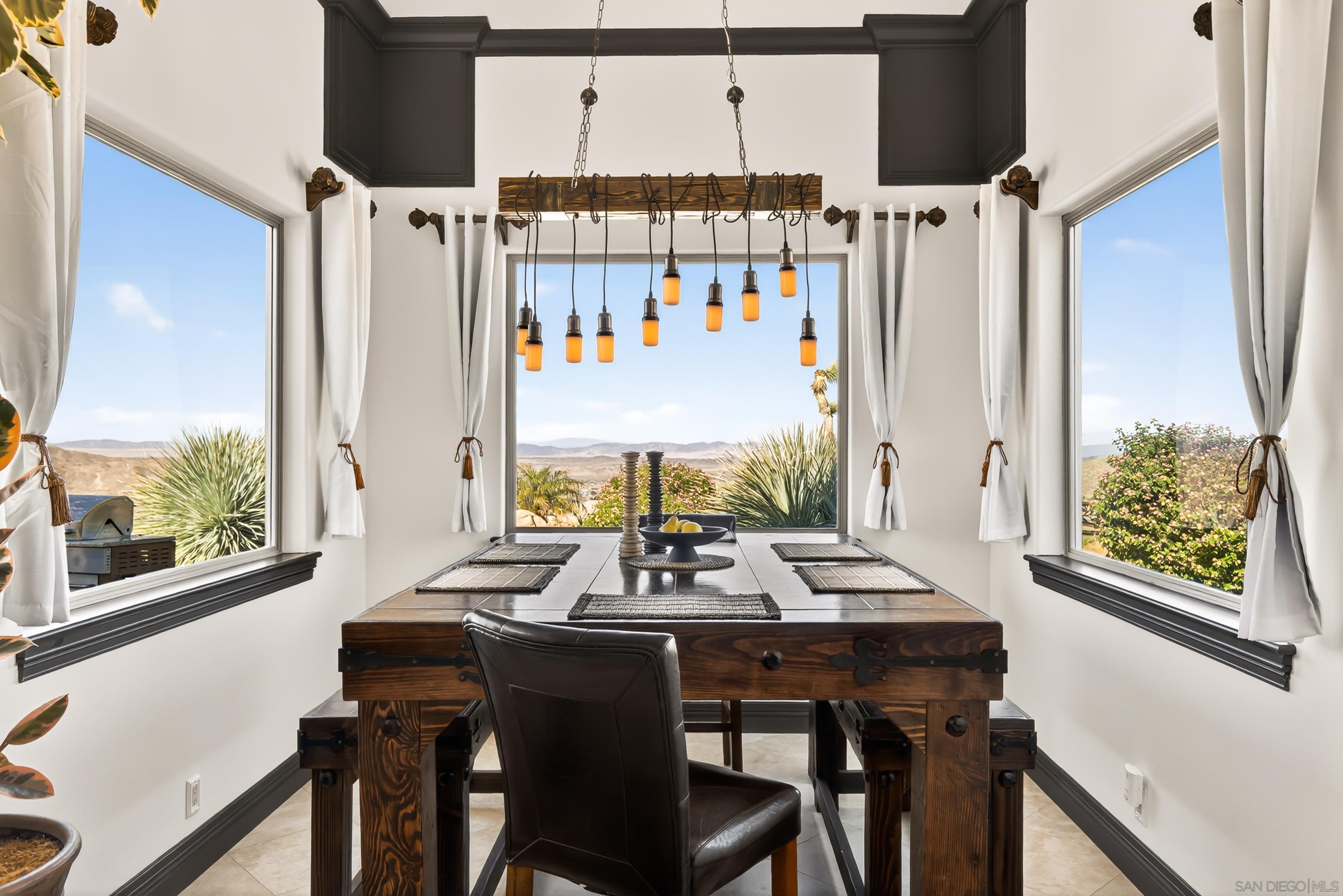 Detail Gallery Image 12 of 70 For 8022  Wesley Rd, Joshua Tree,  CA 92252 - 5 Beds | 4/1 Baths