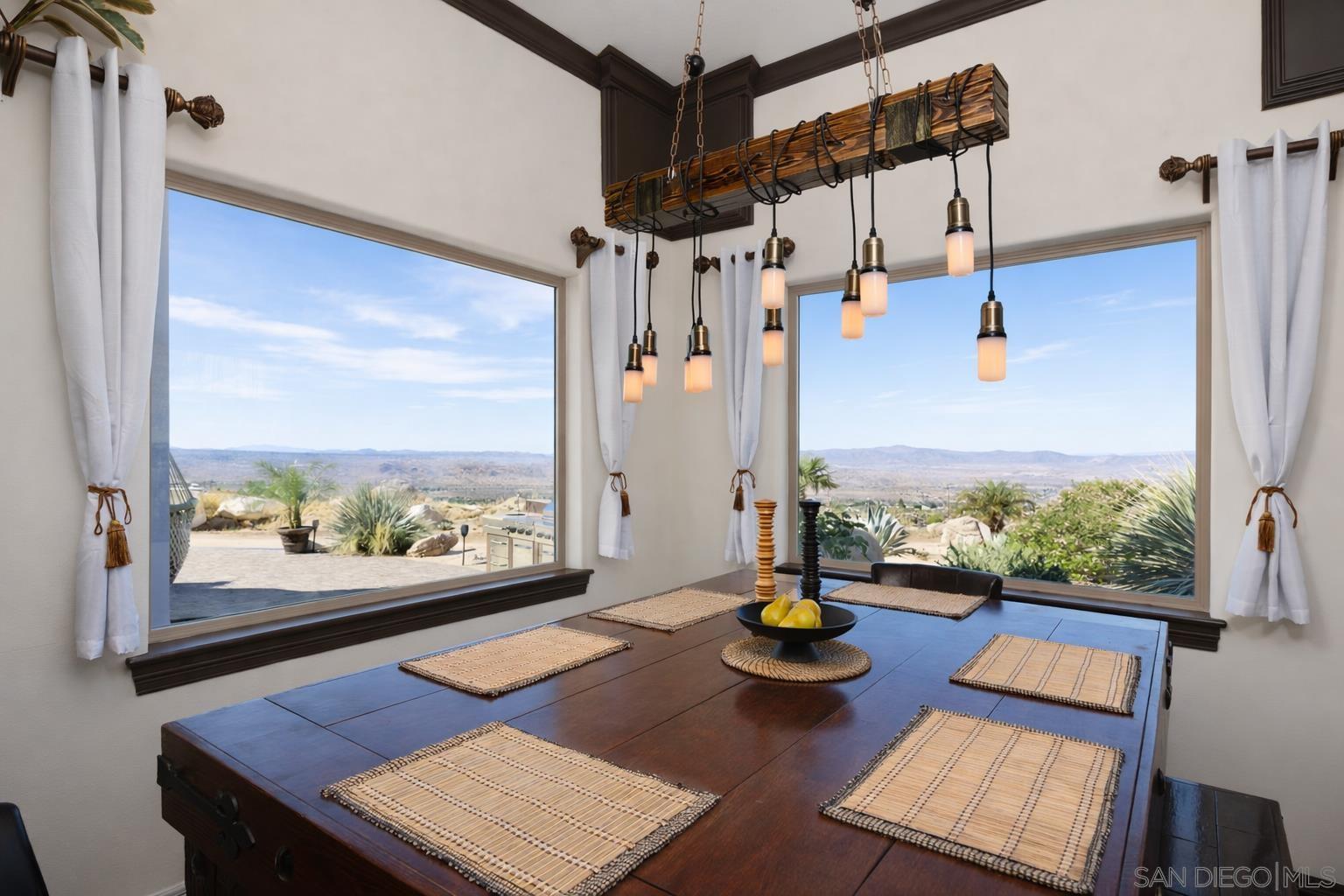 Detail Gallery Image 13 of 70 For 8022  Wesley Rd, Joshua Tree,  CA 92252 - 5 Beds | 4/1 Baths