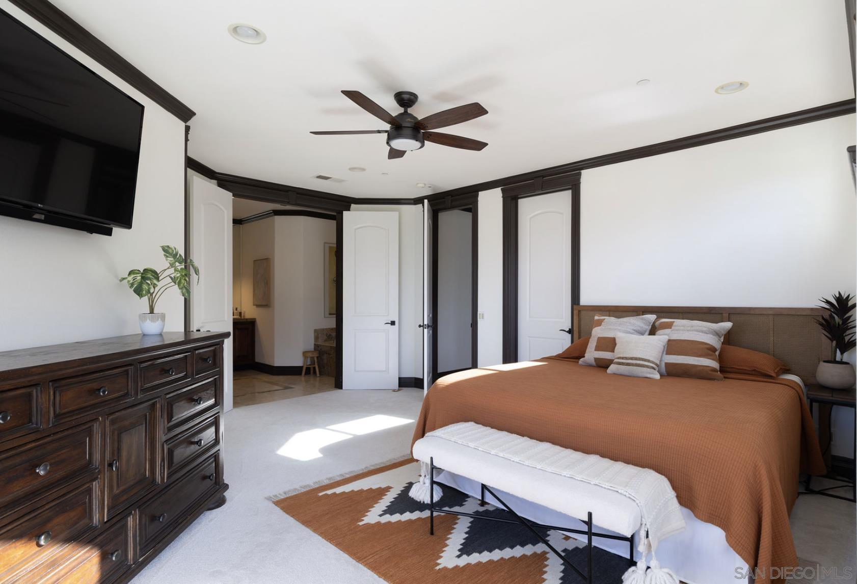 Detail Gallery Image 17 of 70 For 8022  Wesley Rd, Joshua Tree,  CA 92252 - 5 Beds | 4/1 Baths