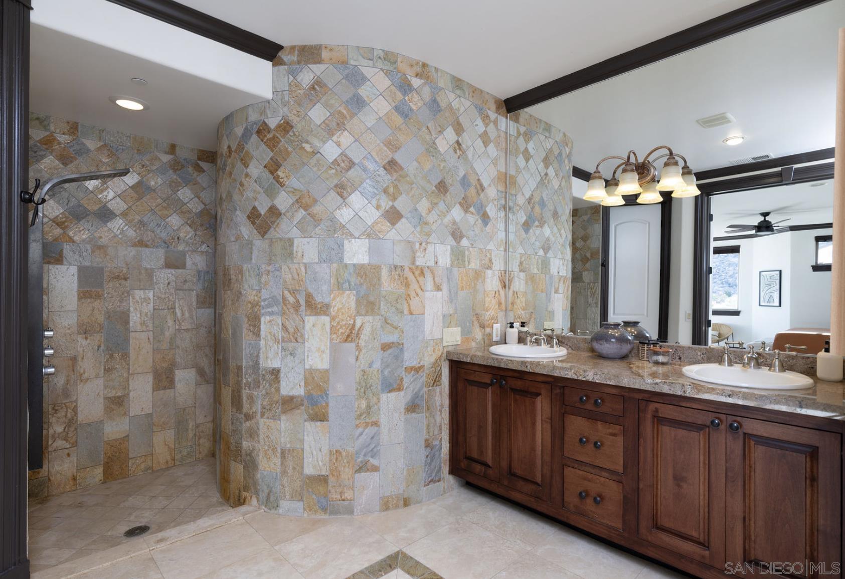 Detail Gallery Image 19 of 70 For 8022  Wesley Rd, Joshua Tree,  CA 92252 - 5 Beds | 4/1 Baths