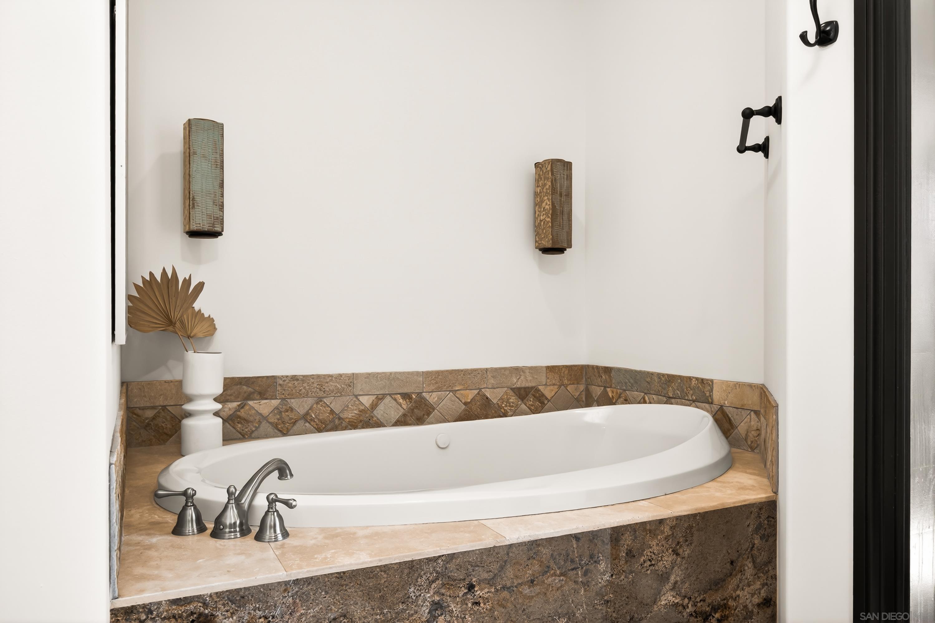 Detail Gallery Image 20 of 70 For 8022  Wesley Rd, Joshua Tree,  CA 92252 - 5 Beds | 4/1 Baths