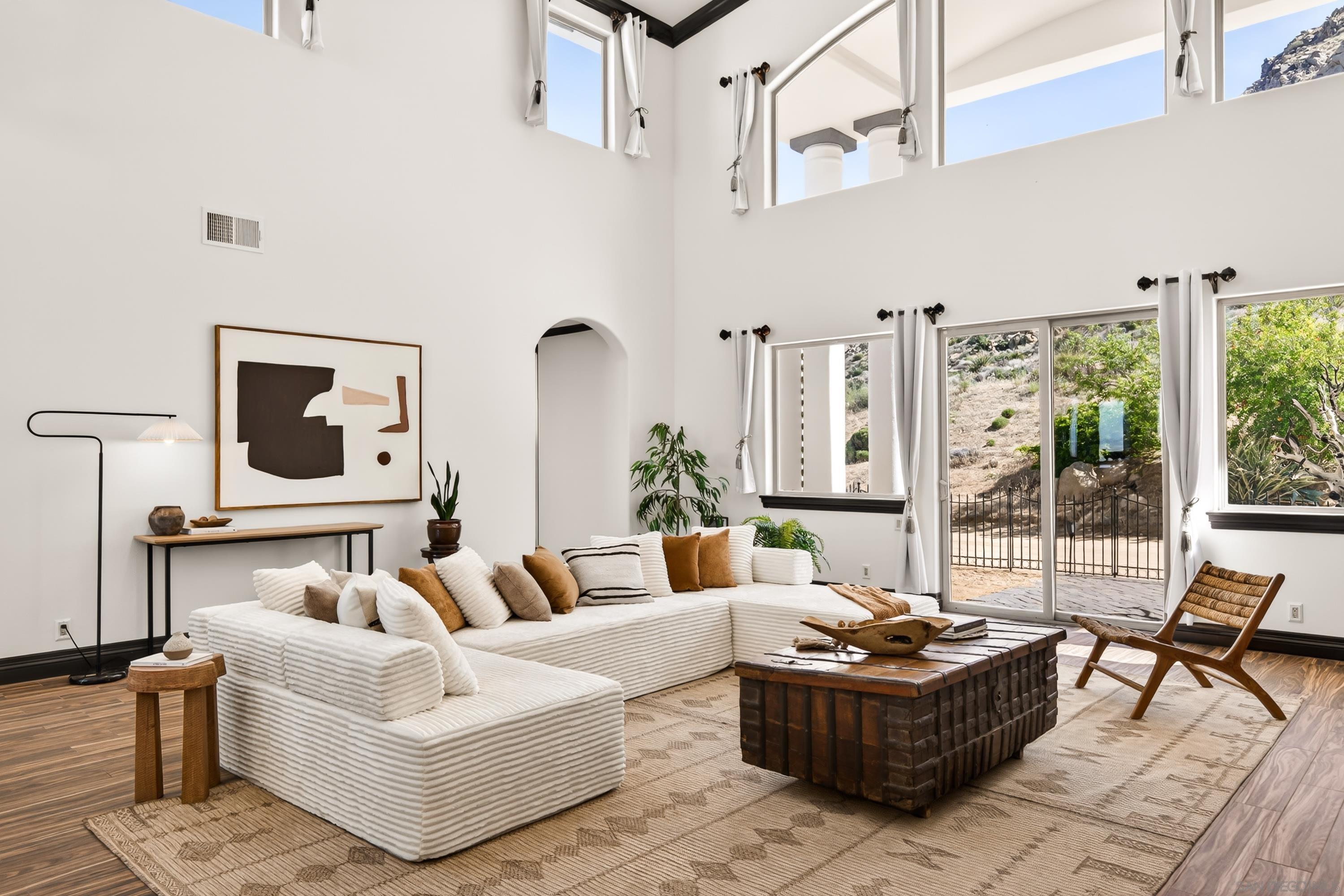 Detail Gallery Image 22 of 70 For 8022  Wesley Rd, Joshua Tree,  CA 92252 - 5 Beds | 4/1 Baths